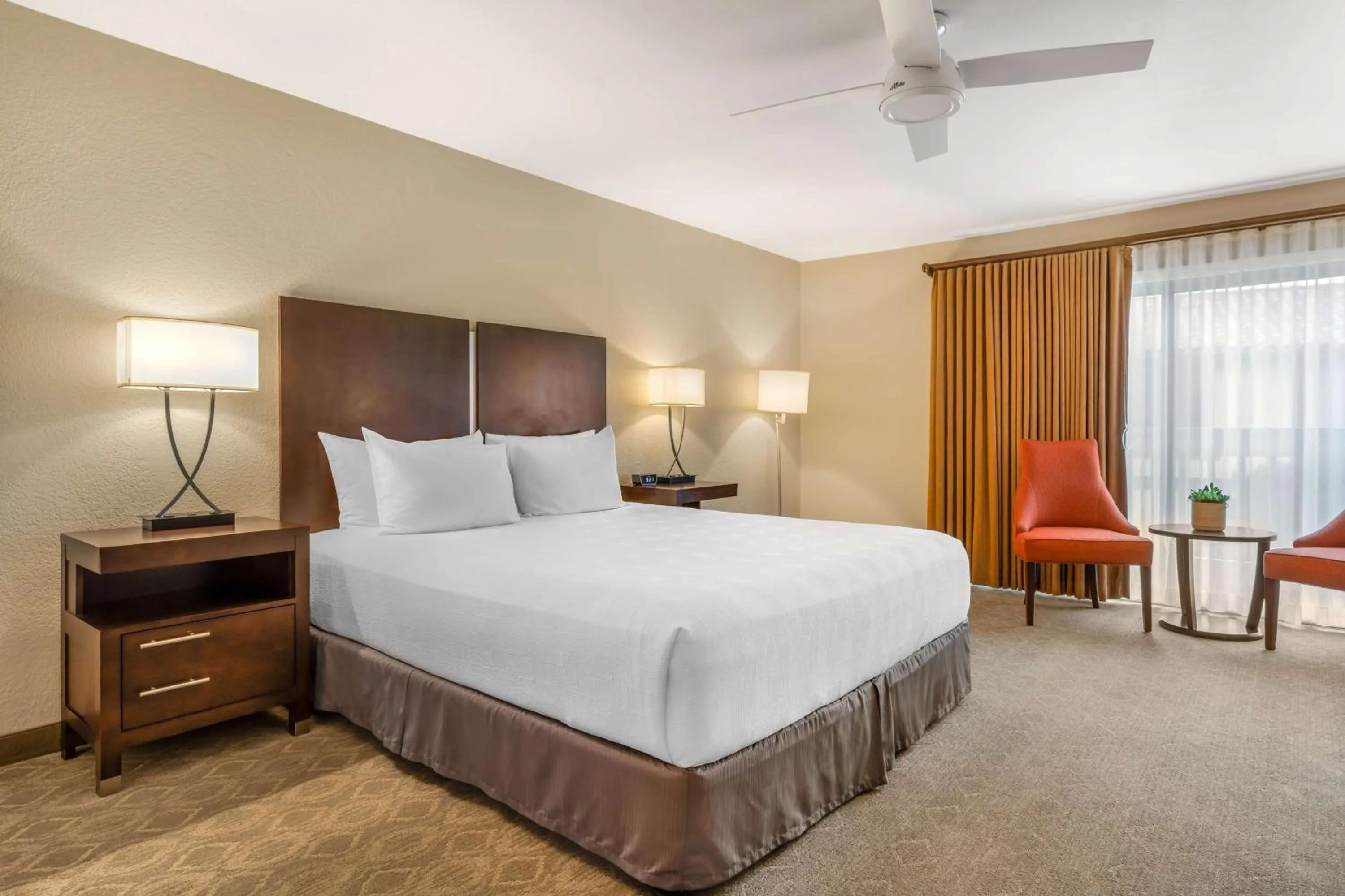 Bedroom, Bed in Best Western Plus Monterey Inn