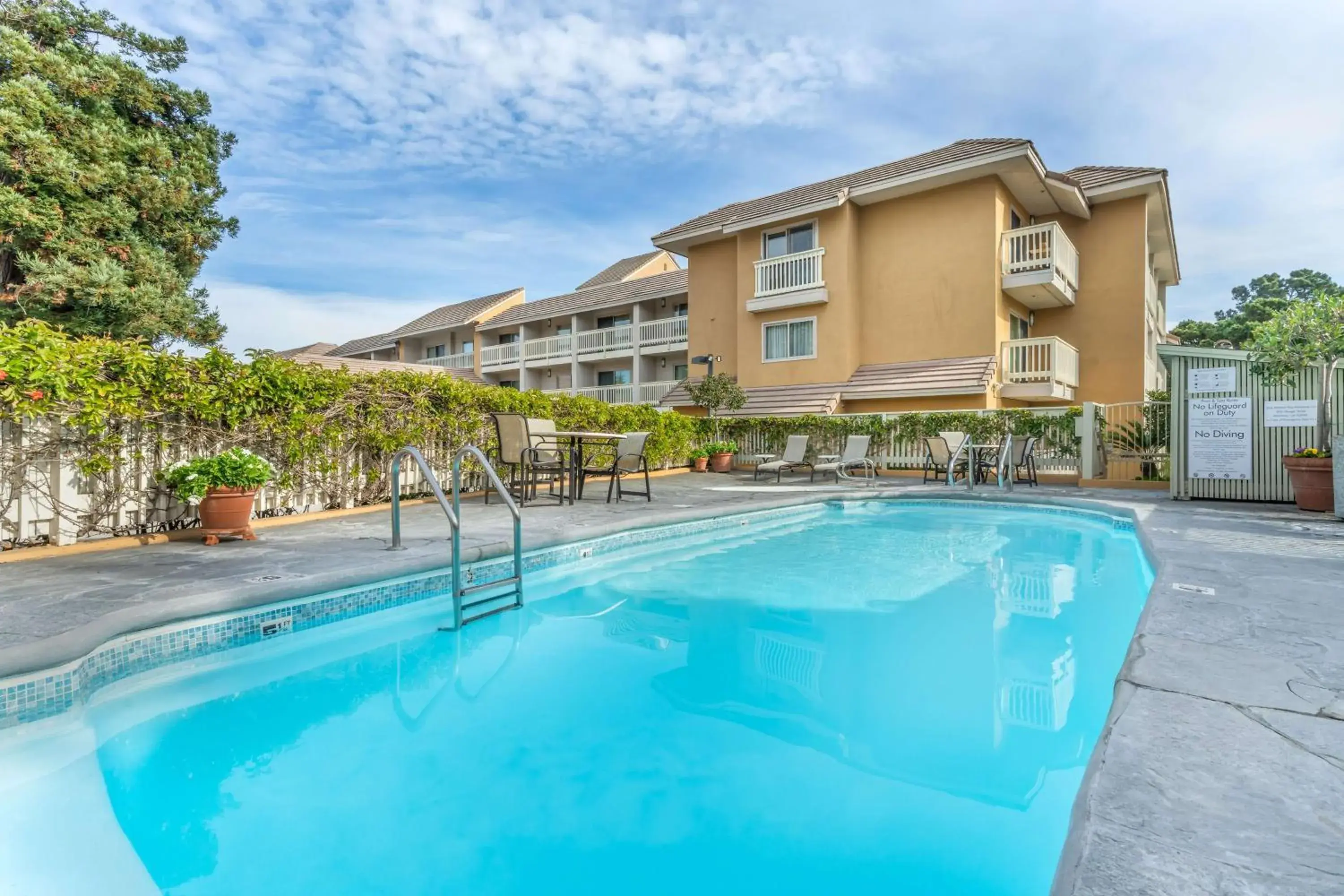 Pool view in Best Western Plus Monterey Inn Pool view in Best Western Plus Monterey Inn