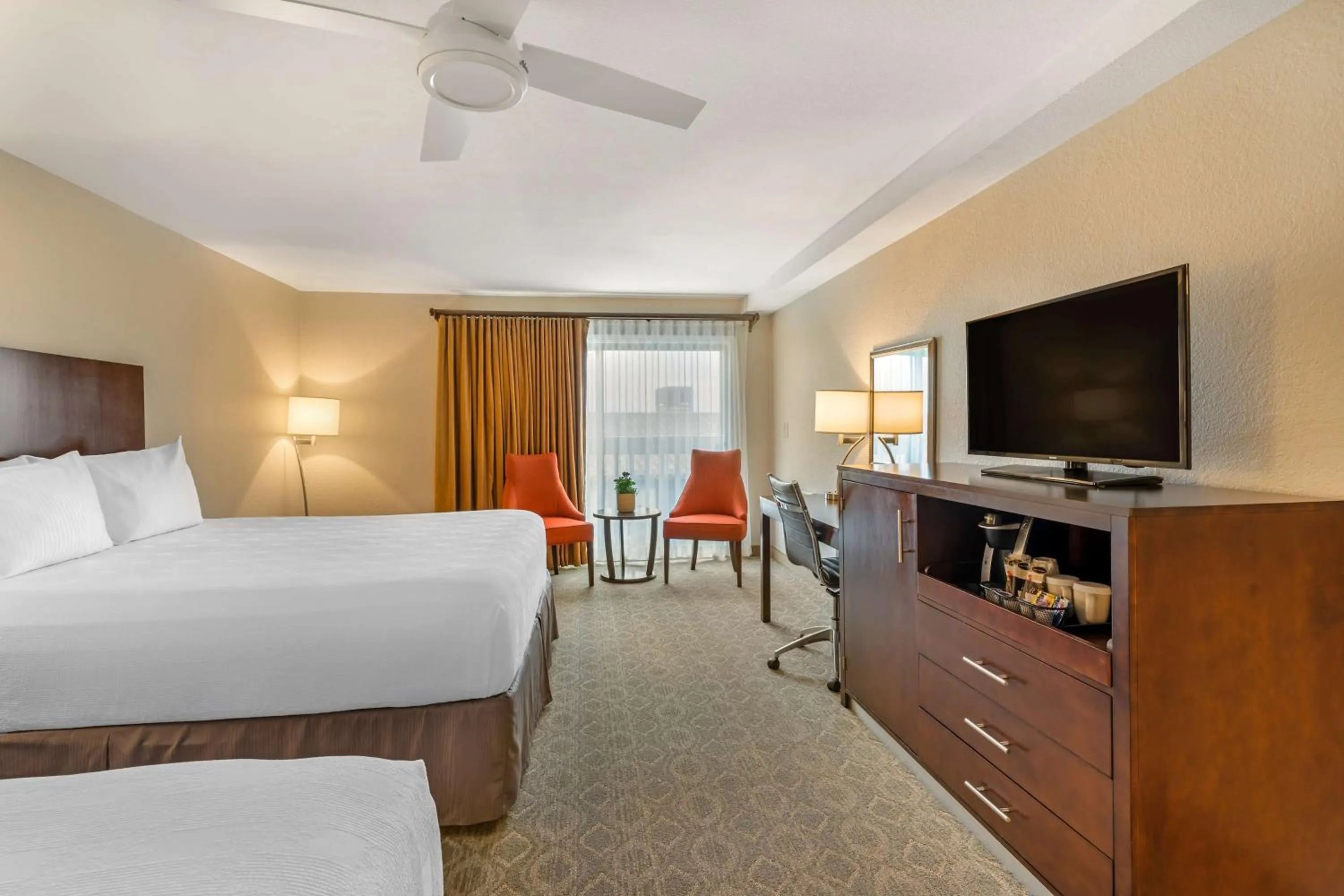 Bedroom, Bed in Best Western Plus Monterey Inn