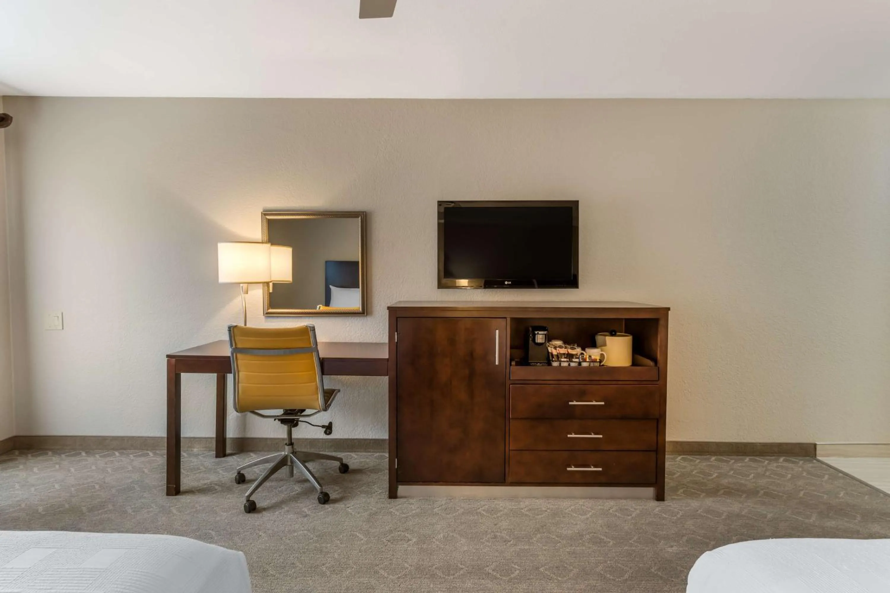 Other, Bed in Best Western Plus Monterey Inn