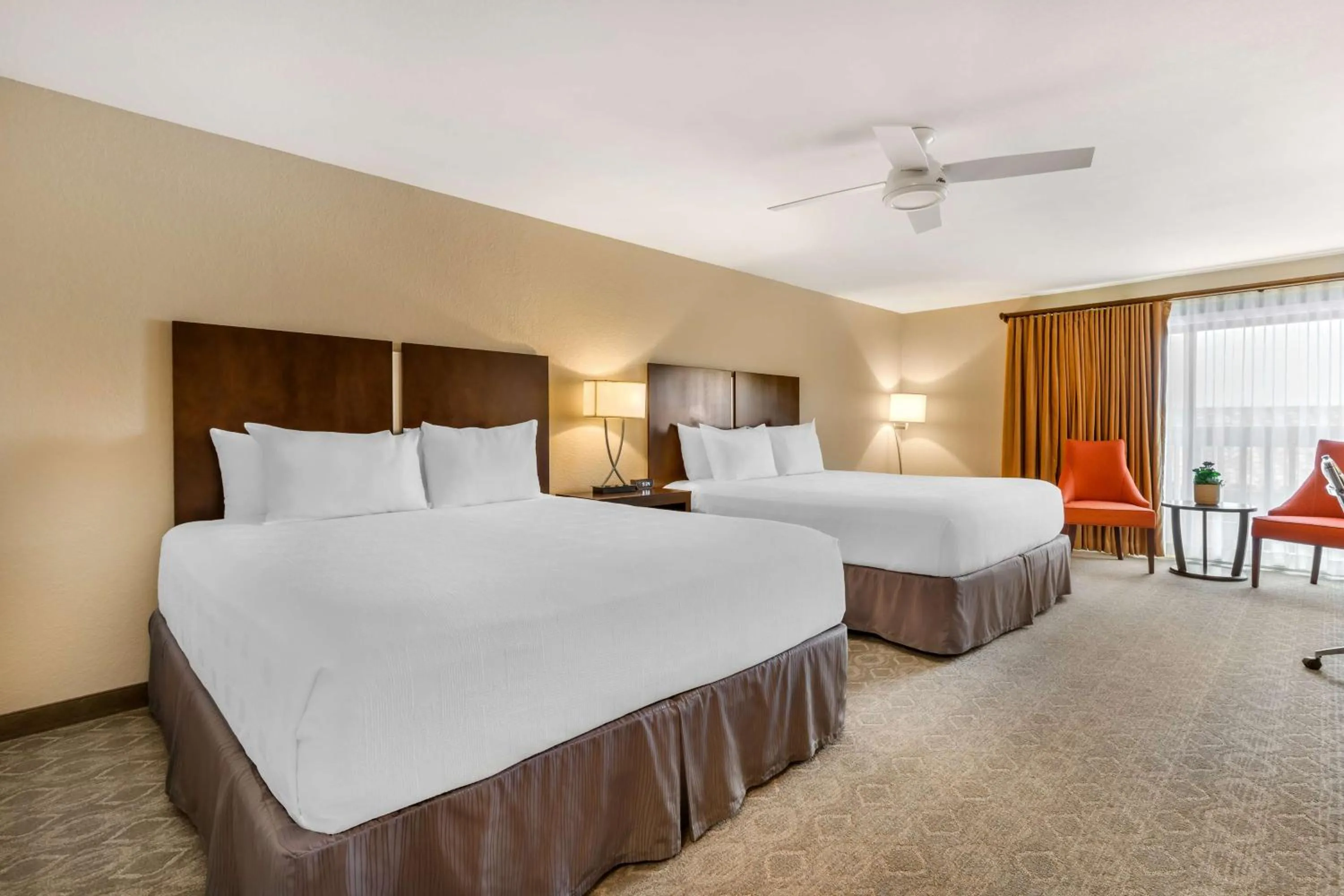 Bedroom, Bed in Best Western Plus Monterey Inn