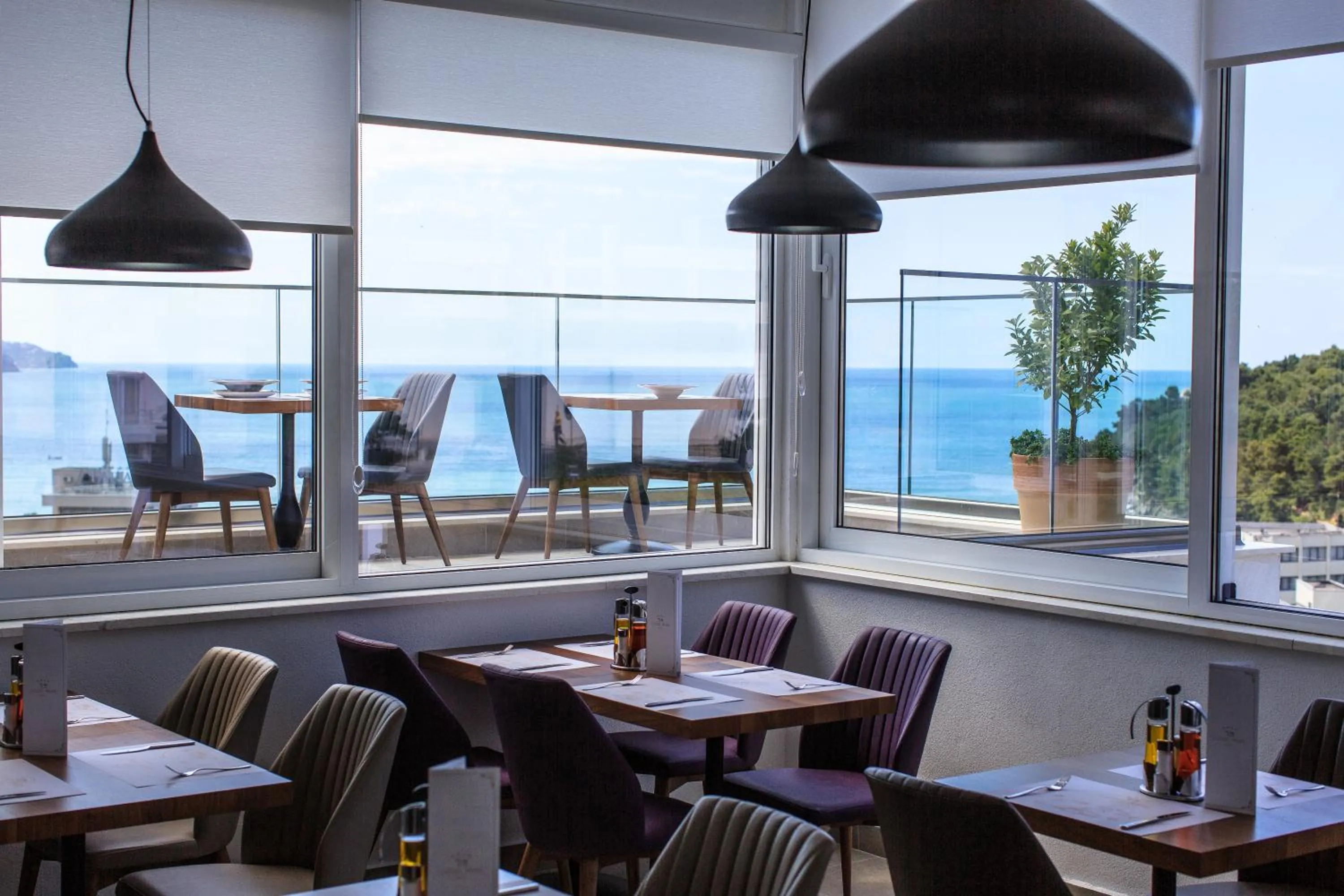 Restaurant/places to eat in Hotel Lusso Mare by Aycon