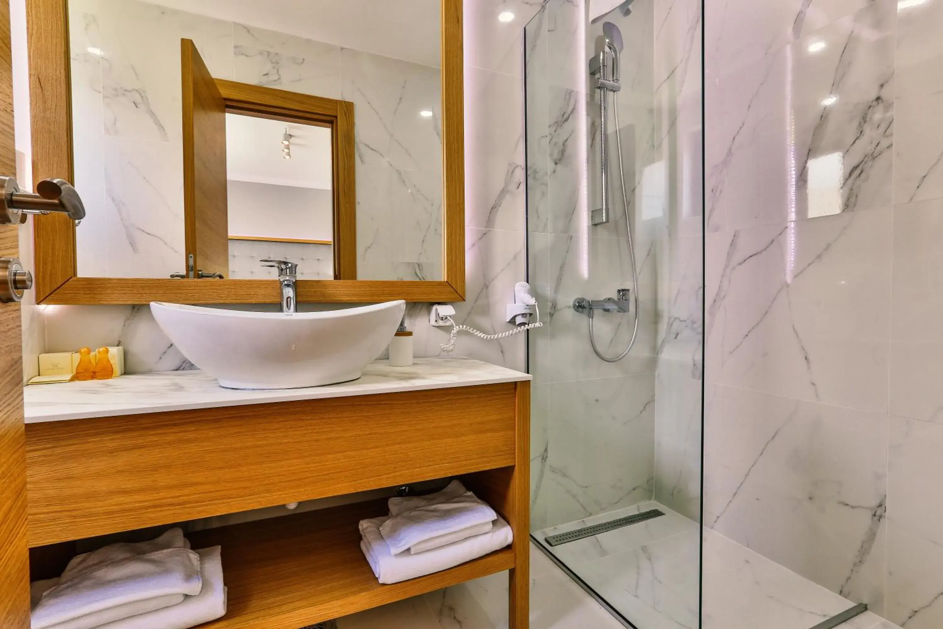 Bathroom in Hotel Lusso Mare by Aycon Bathroom in Hotel Lusso Mare by Aycon