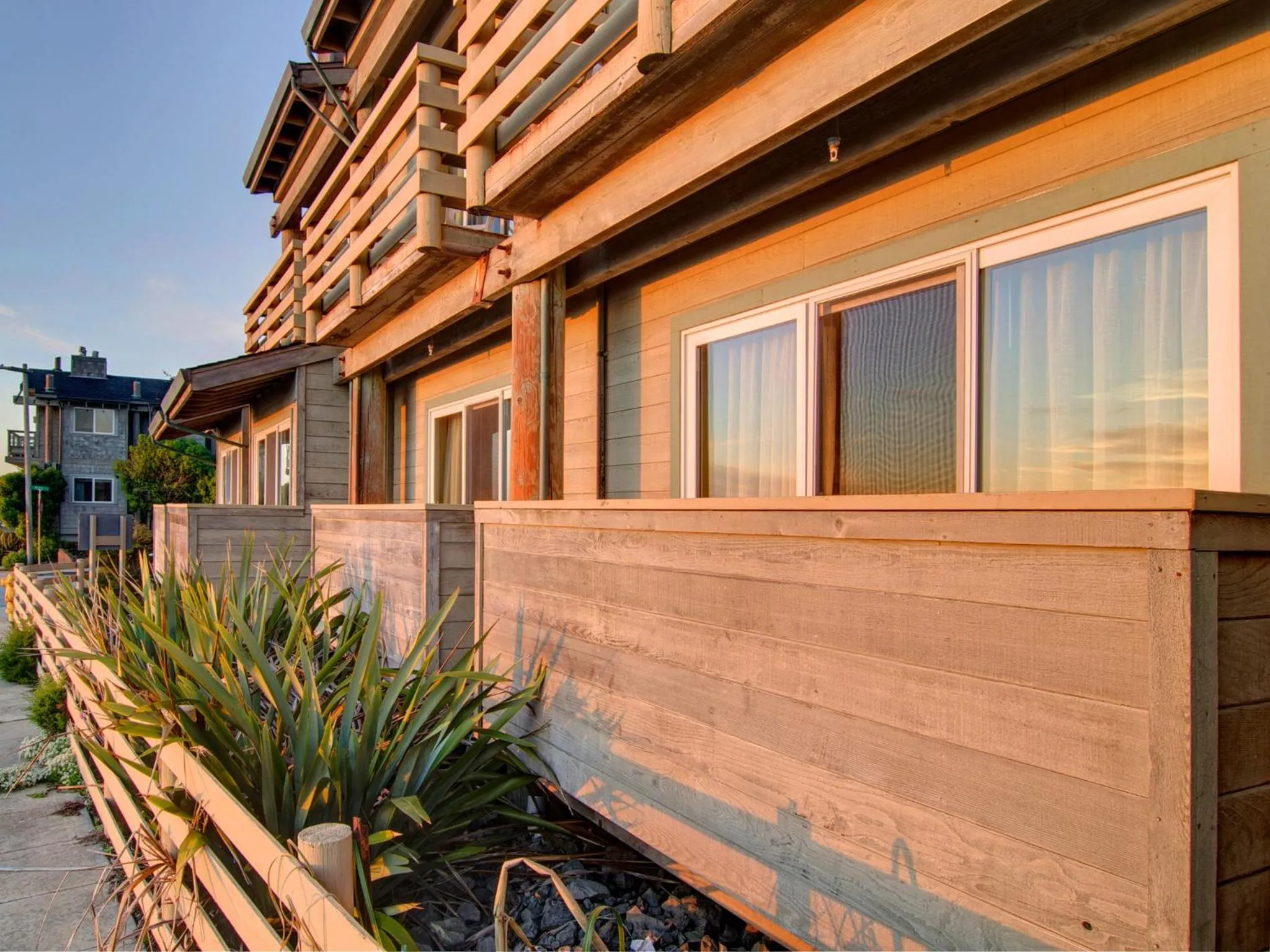 Facade/entrance in Cypress Inn on Miramar Beach