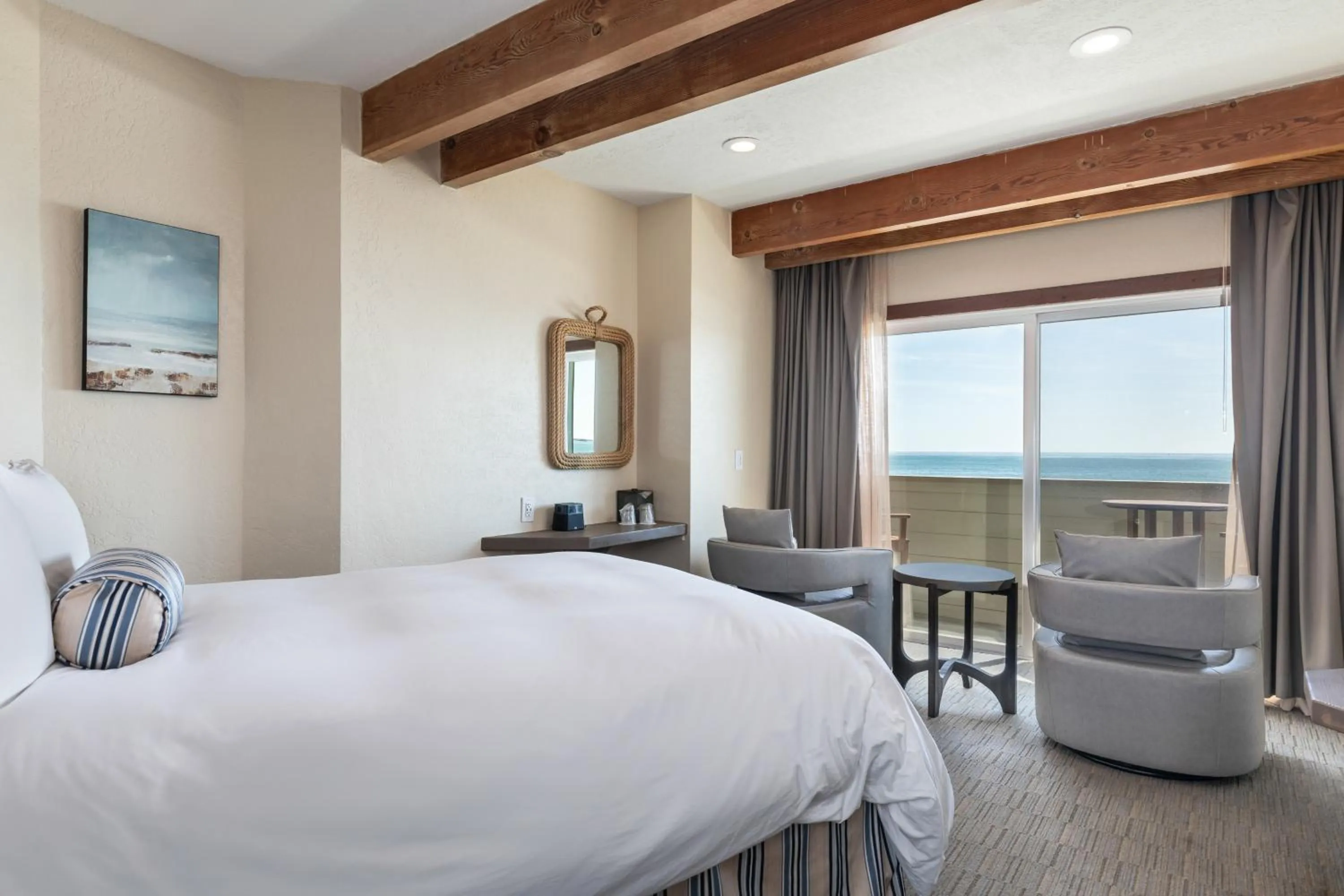 Bed in Cypress Inn on Miramar Beach