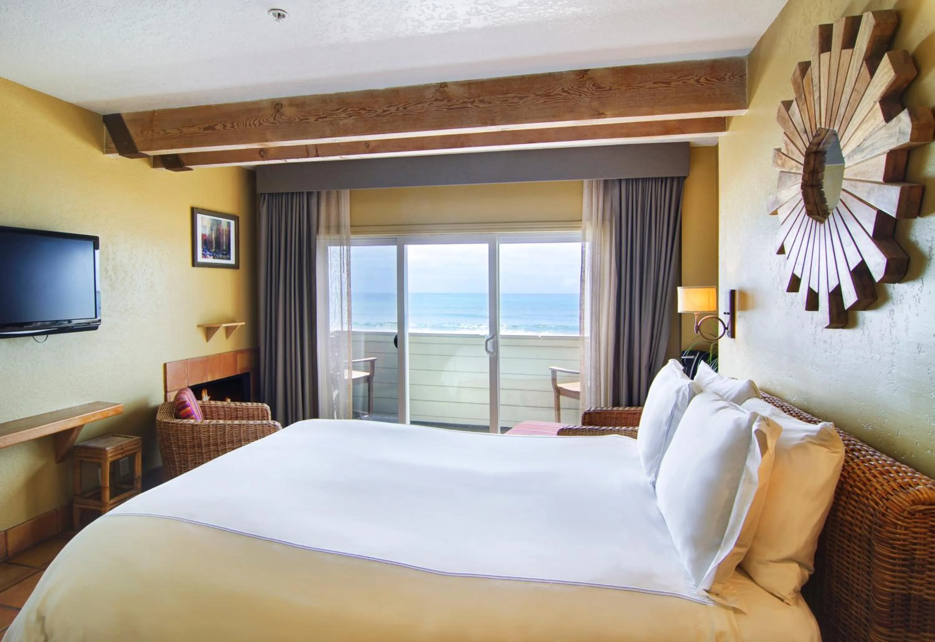 Bedroom, Bed in Cypress Inn on Miramar Beach