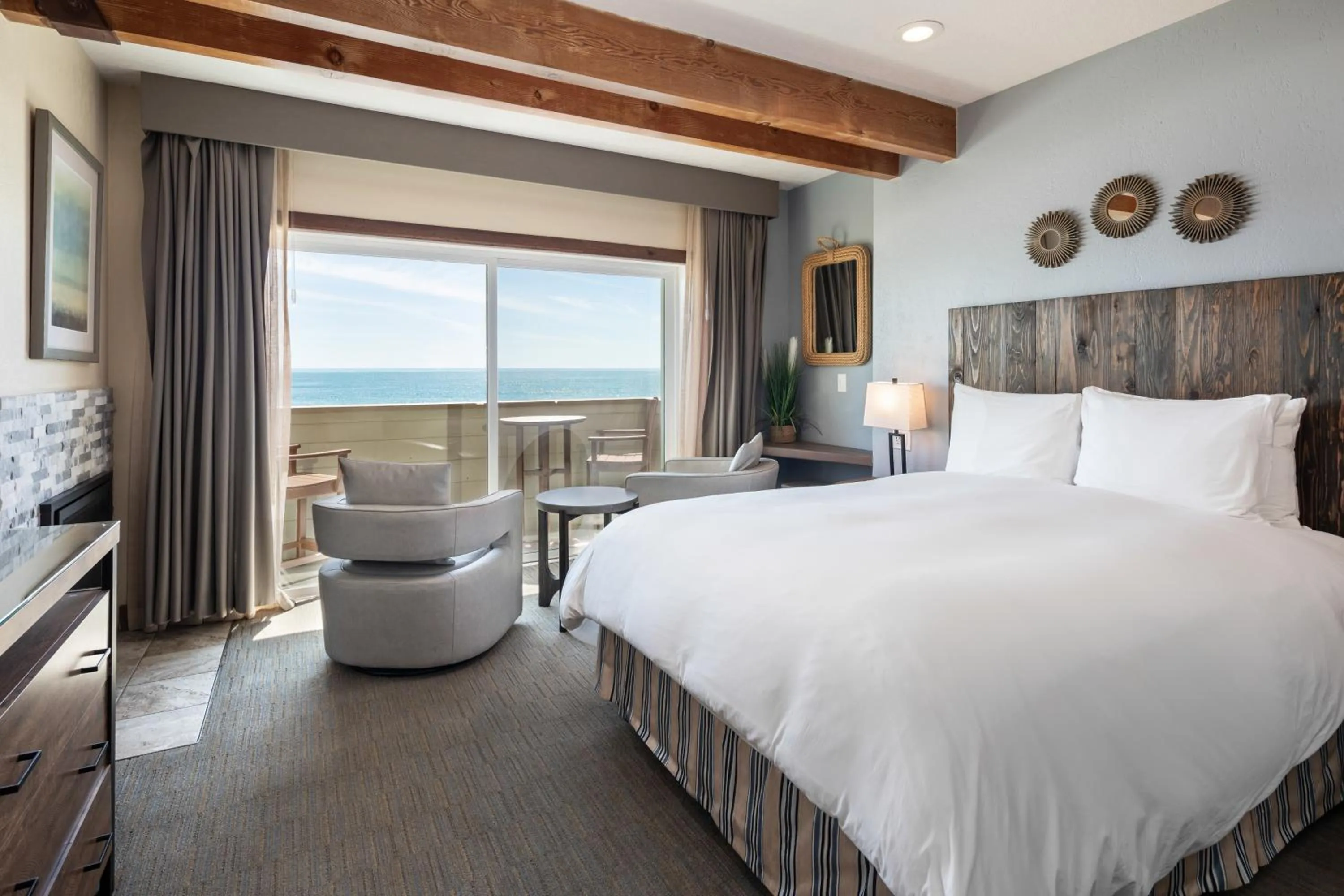 Bed in Cypress Inn on Miramar Beach