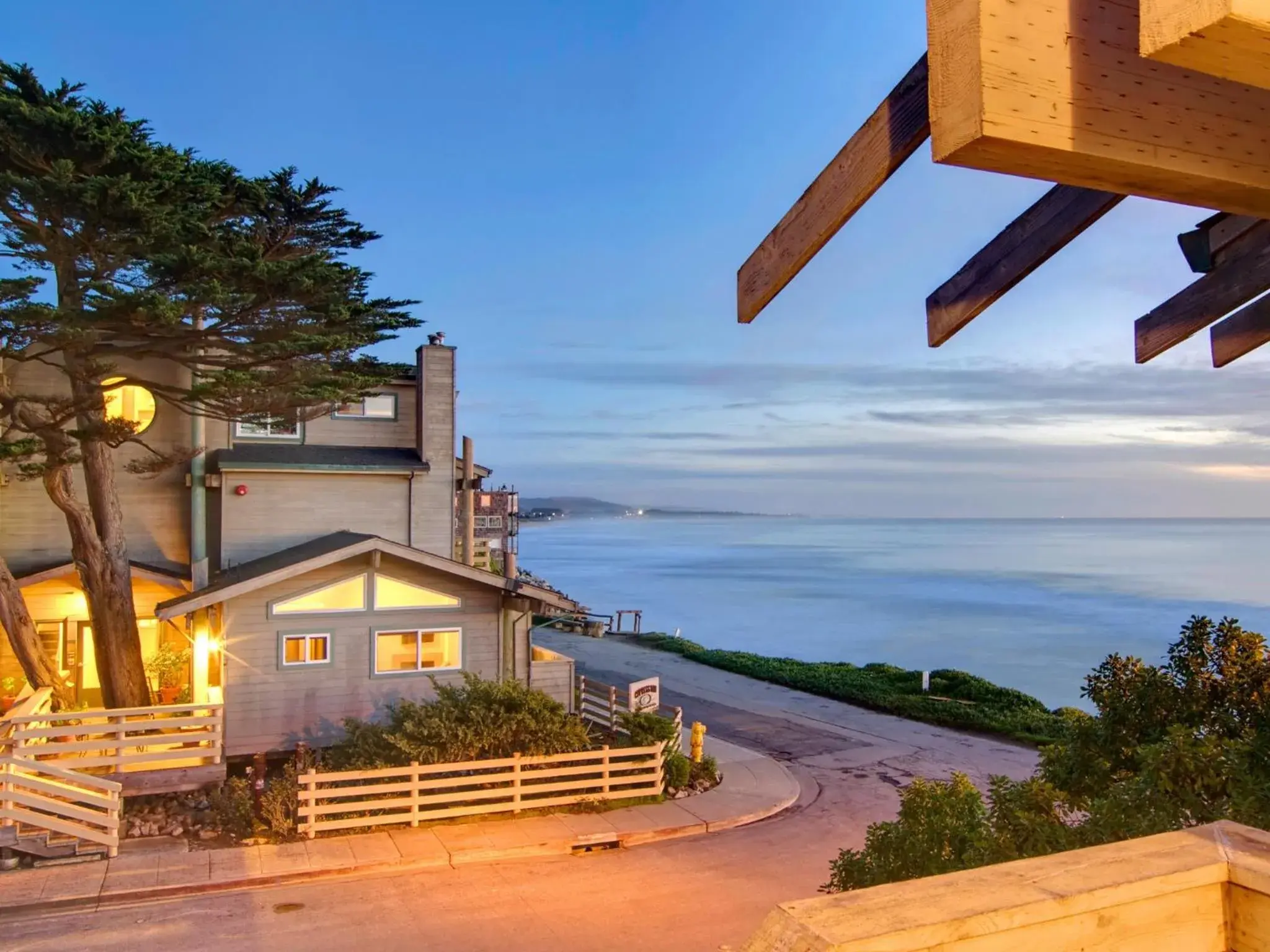 Facade/entrance in Cypress Inn on Miramar Beach Facade/entrance in Cypress Inn on Miramar Beach