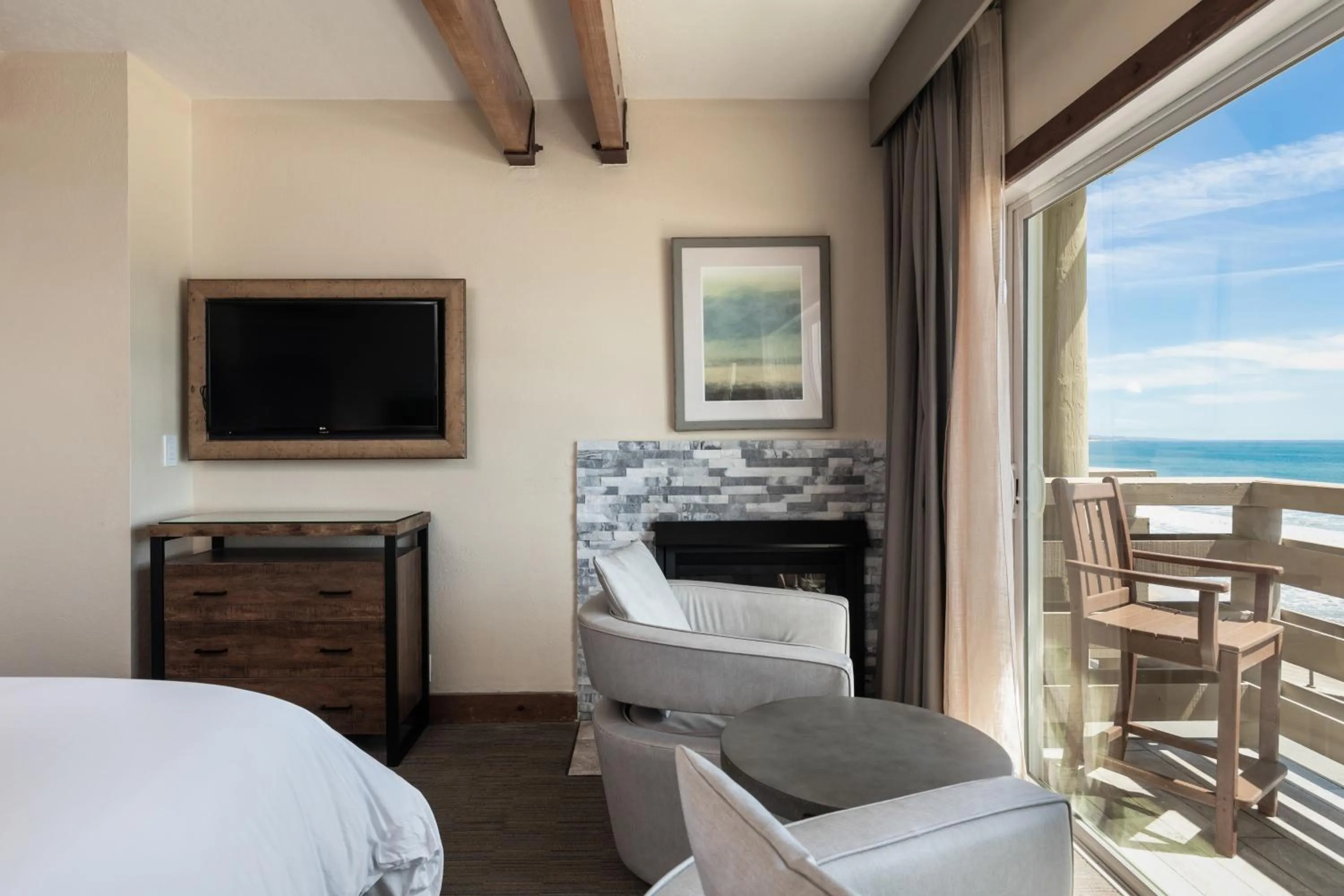 Bed in Cypress Inn on Miramar Beach