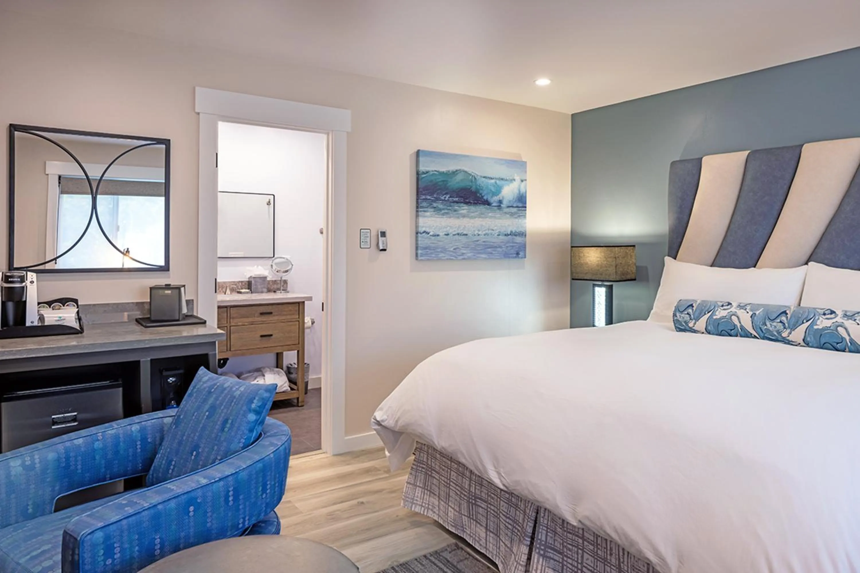 Bedroom, Bed in Cypress Inn on Miramar Beach