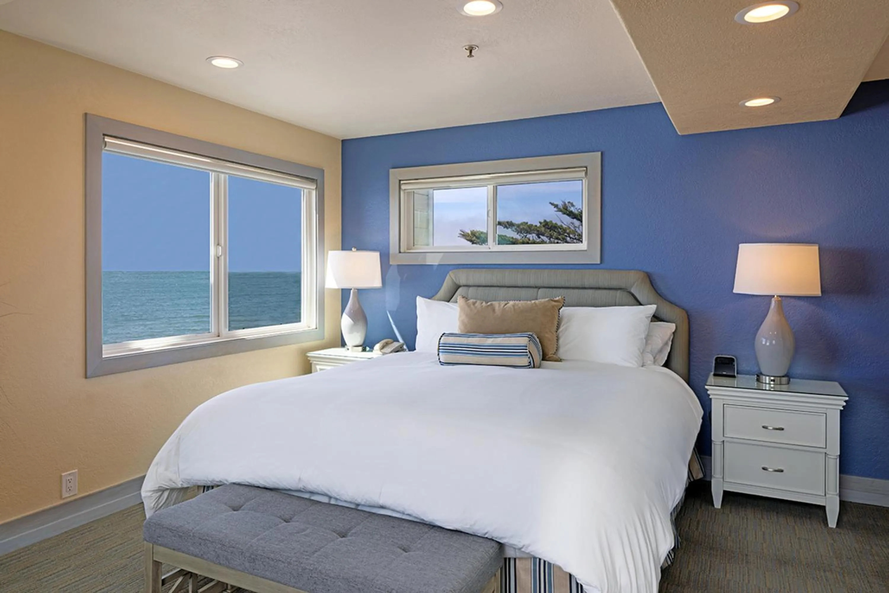 Bed in Cypress Inn on Miramar Beach