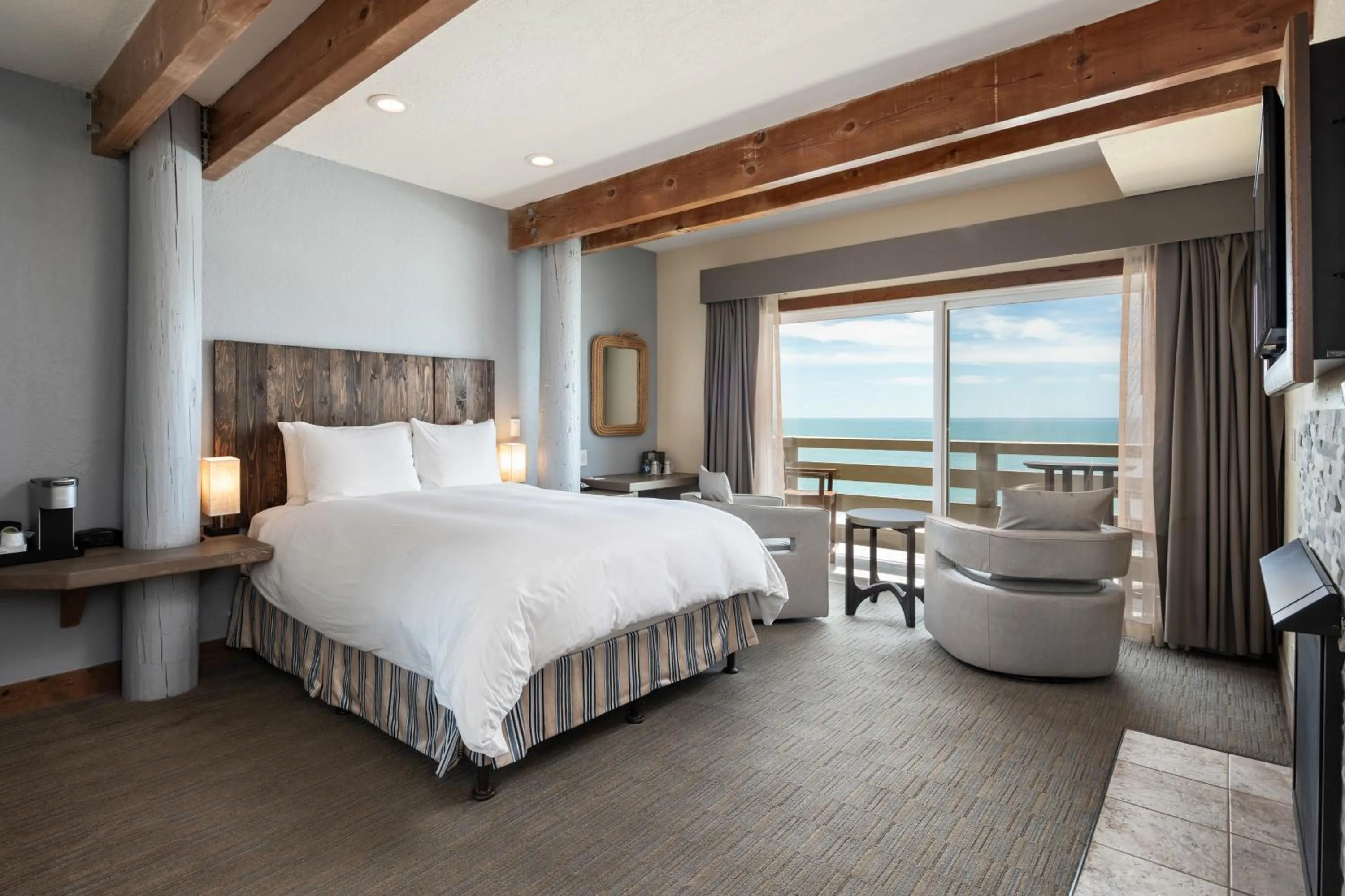 Bed in Cypress Inn on Miramar Beach