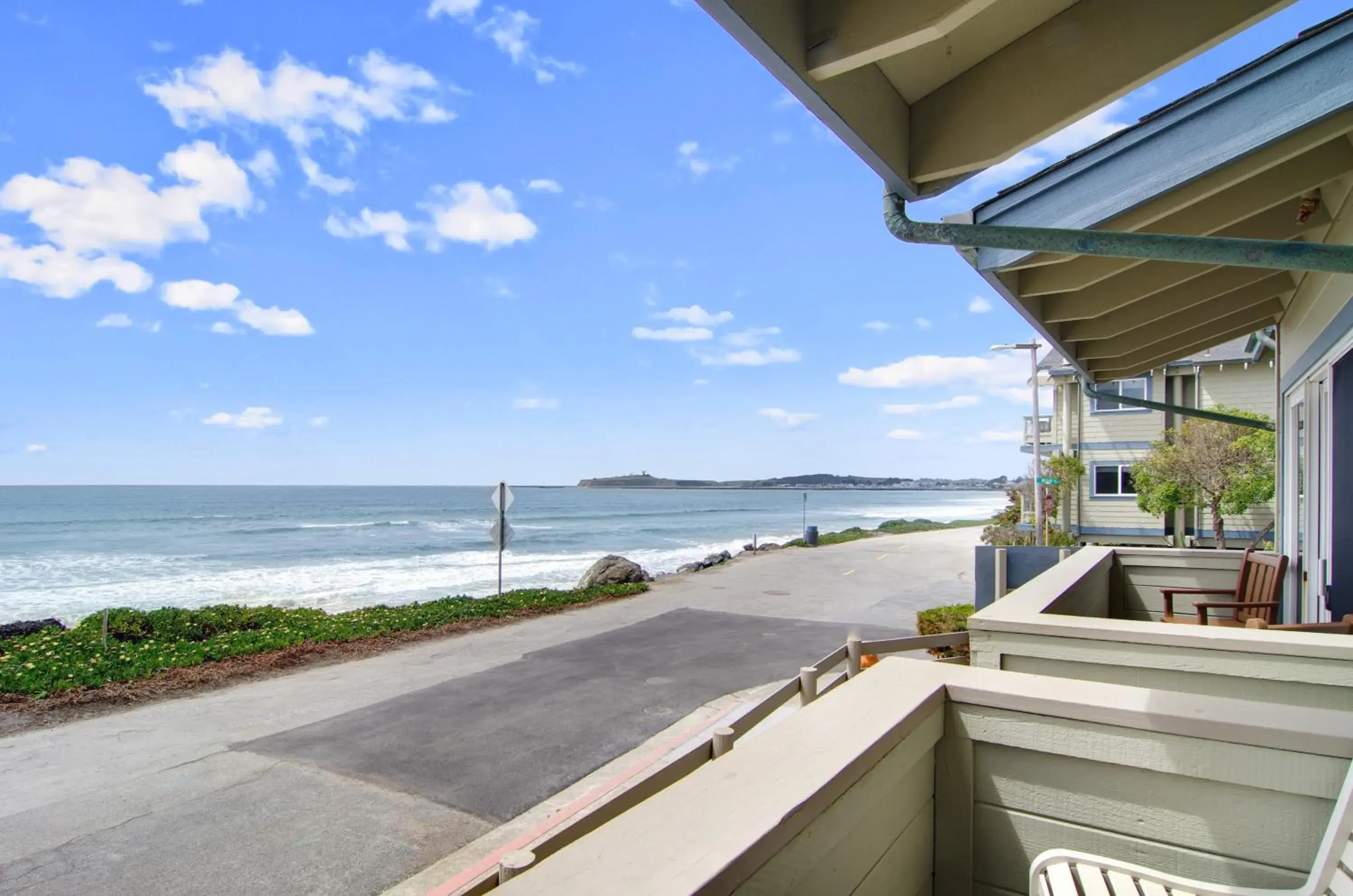 Deluxe Queen Room in Cypress Inn on Miramar Beach Deluxe Queen Room in Cypress Inn on Miramar Beach