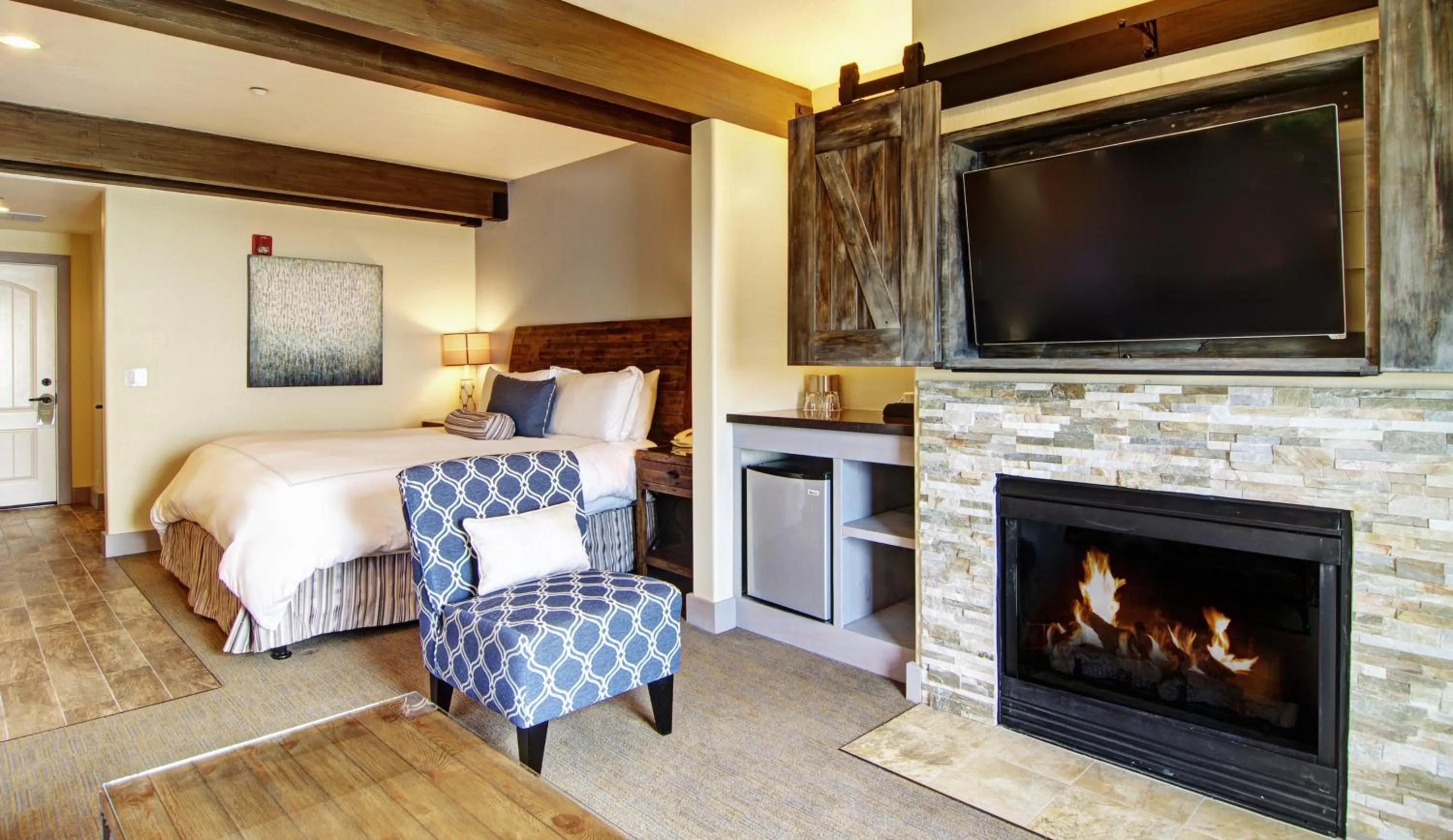 Bedroom, Bed in Cypress Inn on Miramar Beach