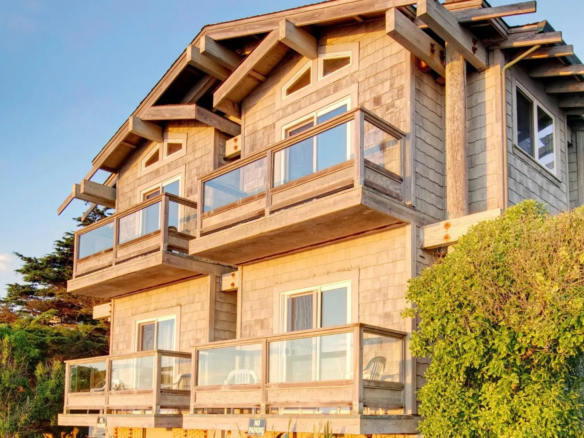 Facade/entrance in Cypress Inn on Miramar Beach Facade/entrance in Cypress Inn on Miramar Beach