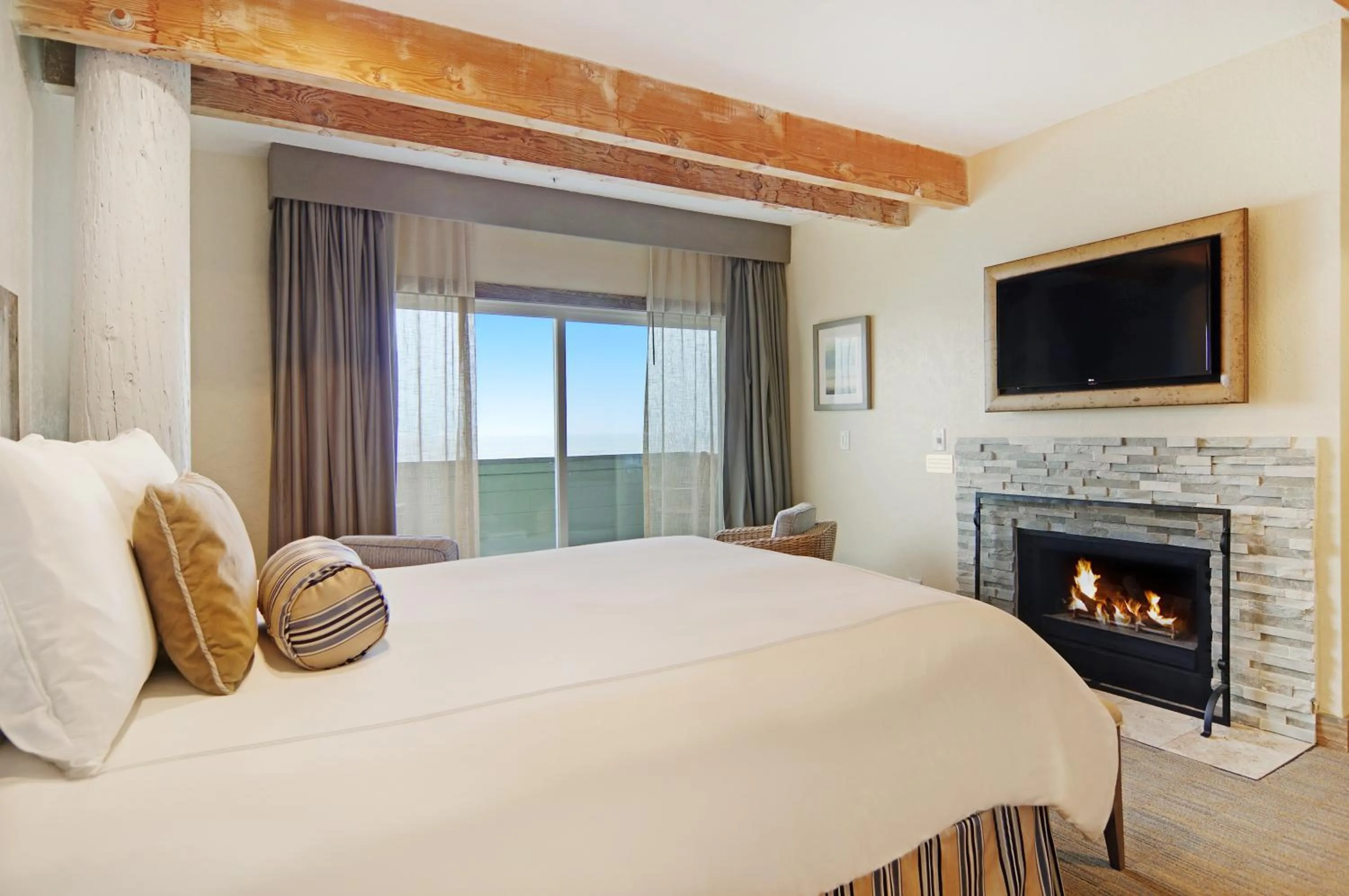 Bedroom, Bed in Cypress Inn on Miramar Beach