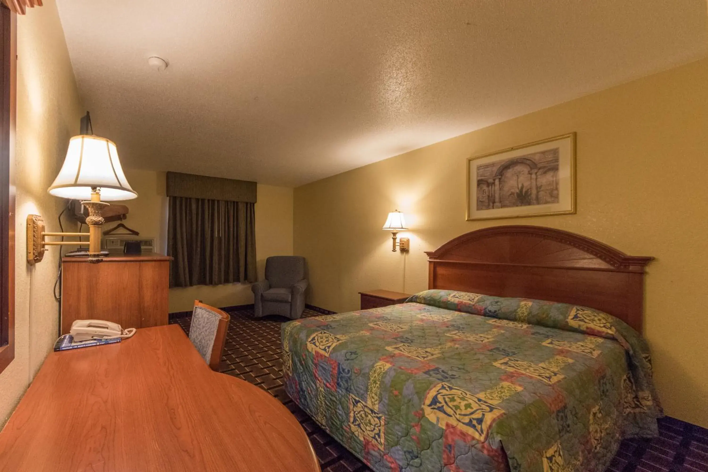 Bed in Patuxent Inn Bed in Patuxent Inn