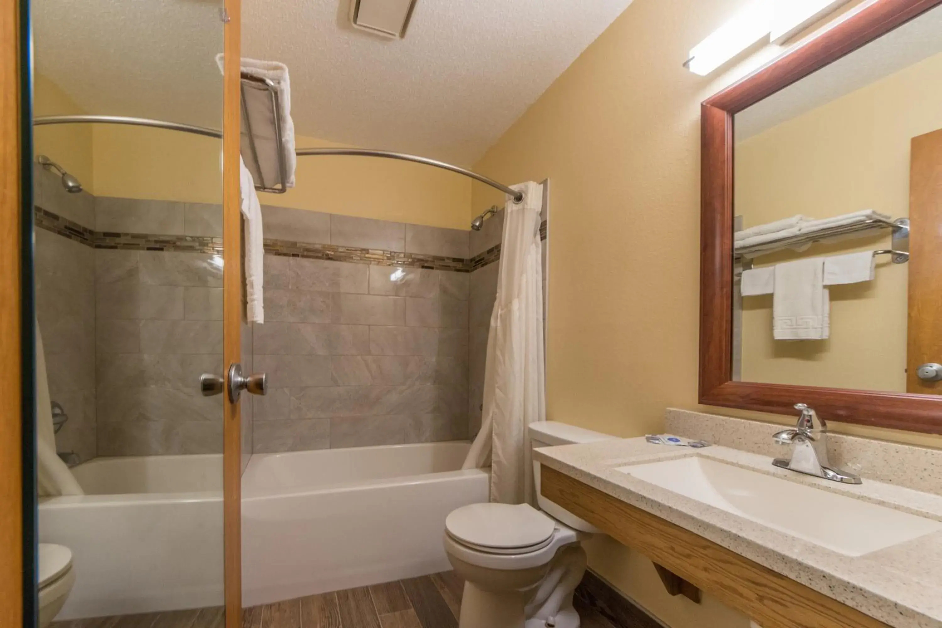 Queen Room - Non-Smoking in Patuxent Inn Queen Room - Non-Smoking in Patuxent Inn