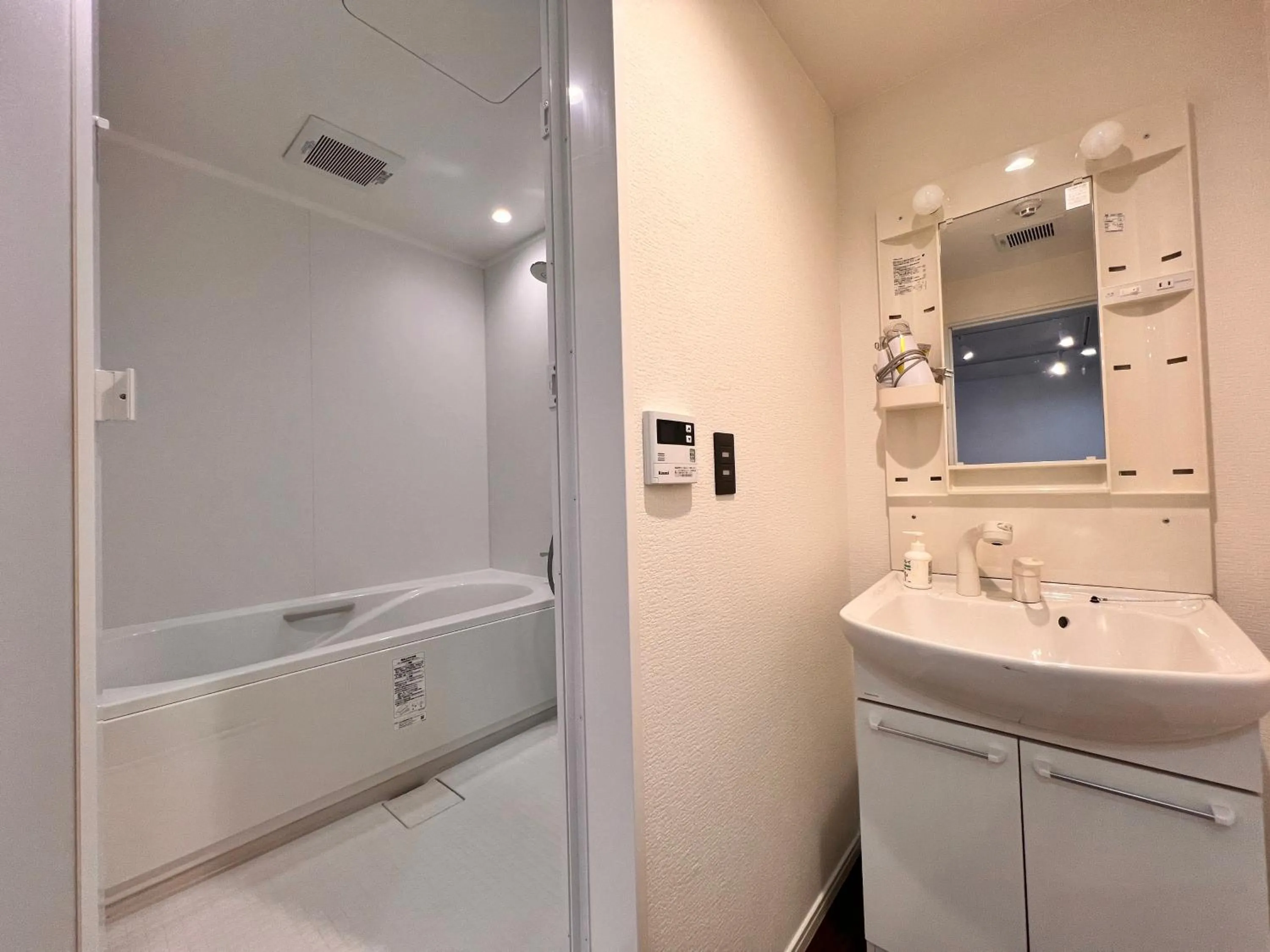 Bathroom in Kyoto Guesthouse Lantern