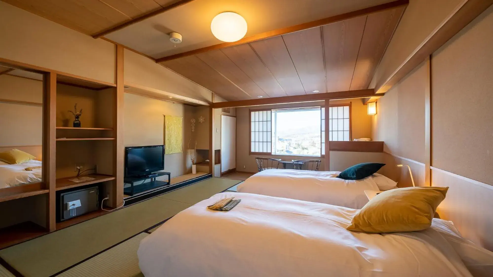 Bedroom, Bed in onsen hotel OMOTO