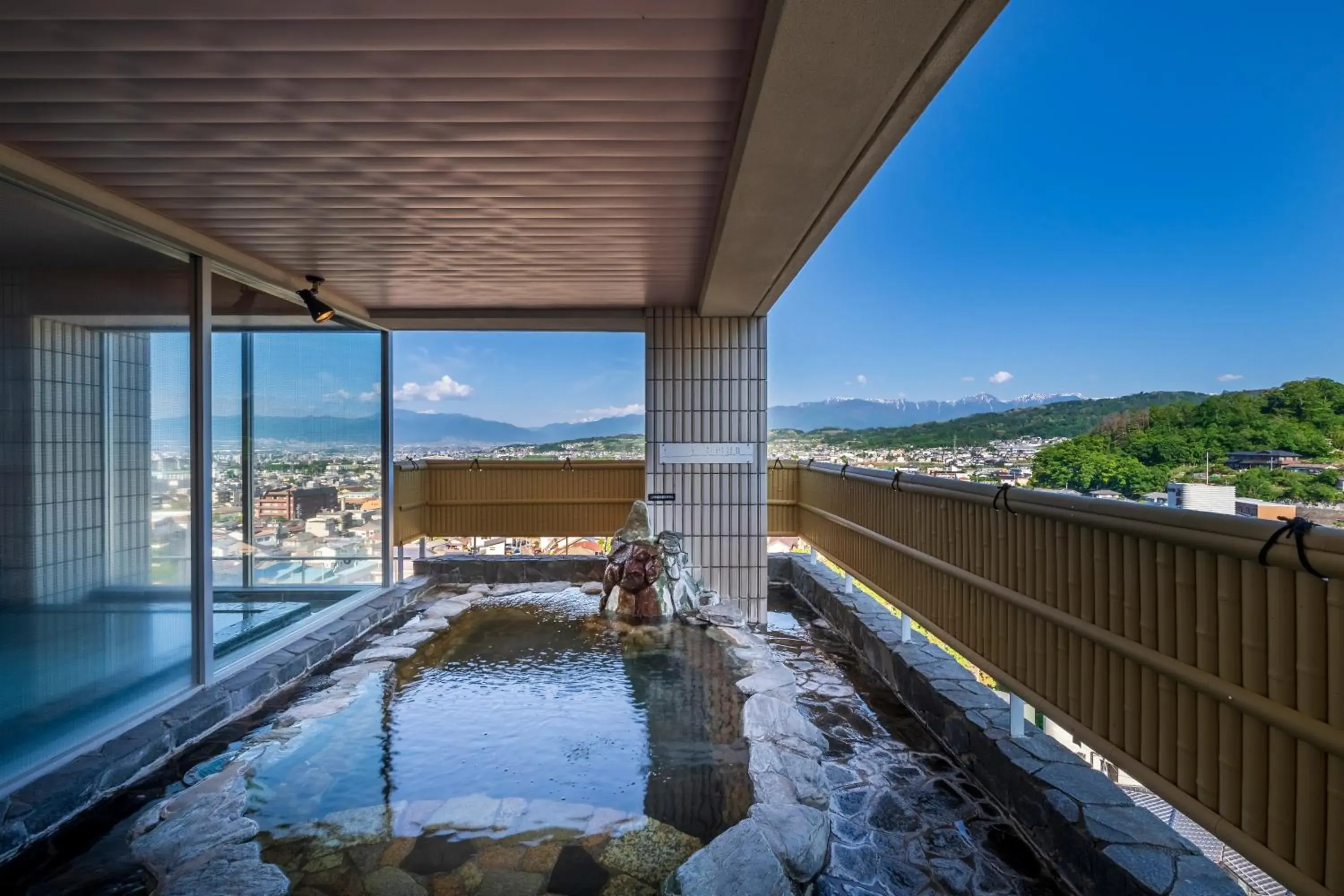 Open Air Bath, Swimming Pool in onsen hotel OMOTO
