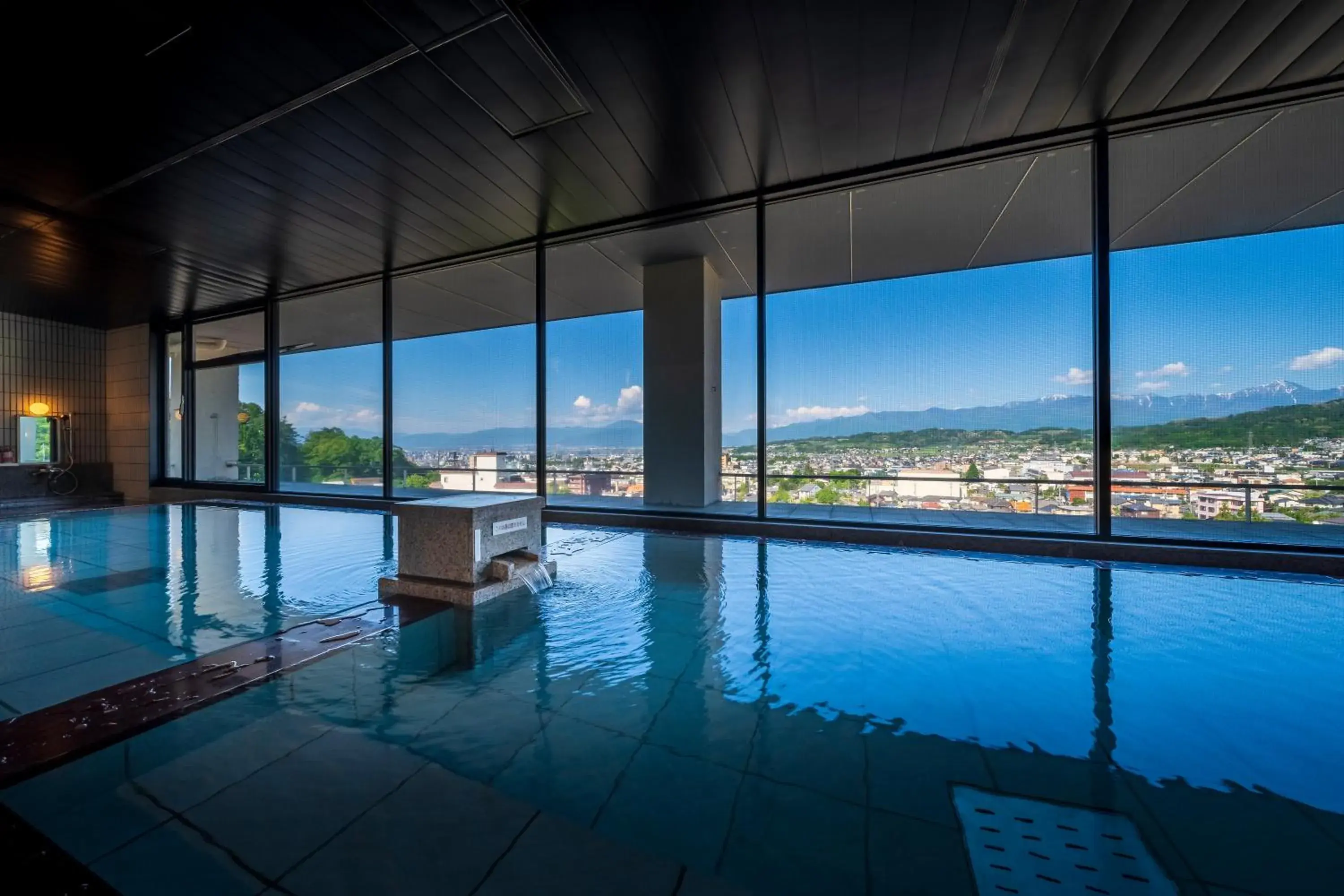 Swimming Pool in onsen hotel OMOTO