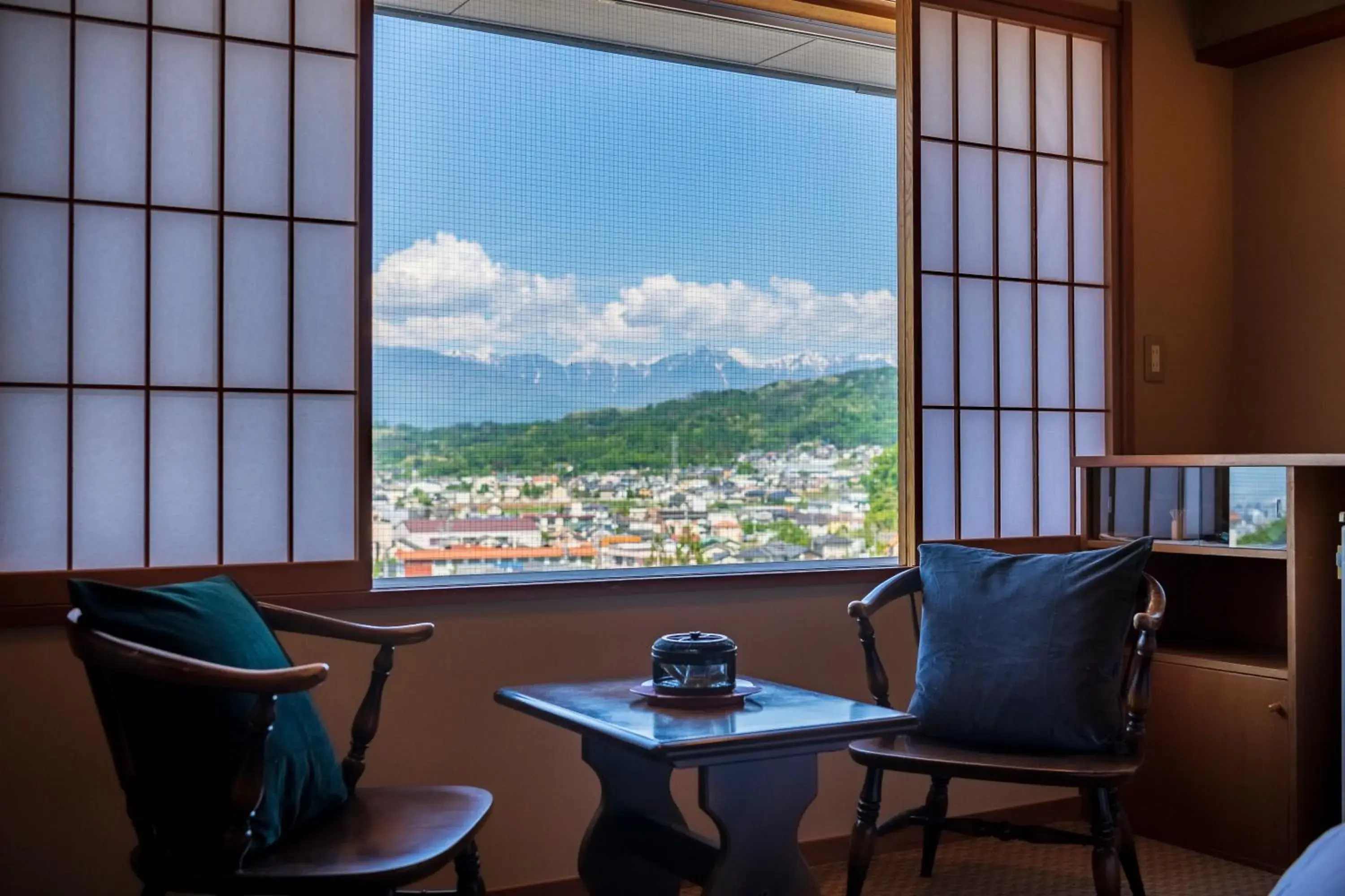 Living room in onsen hotel OMOTO