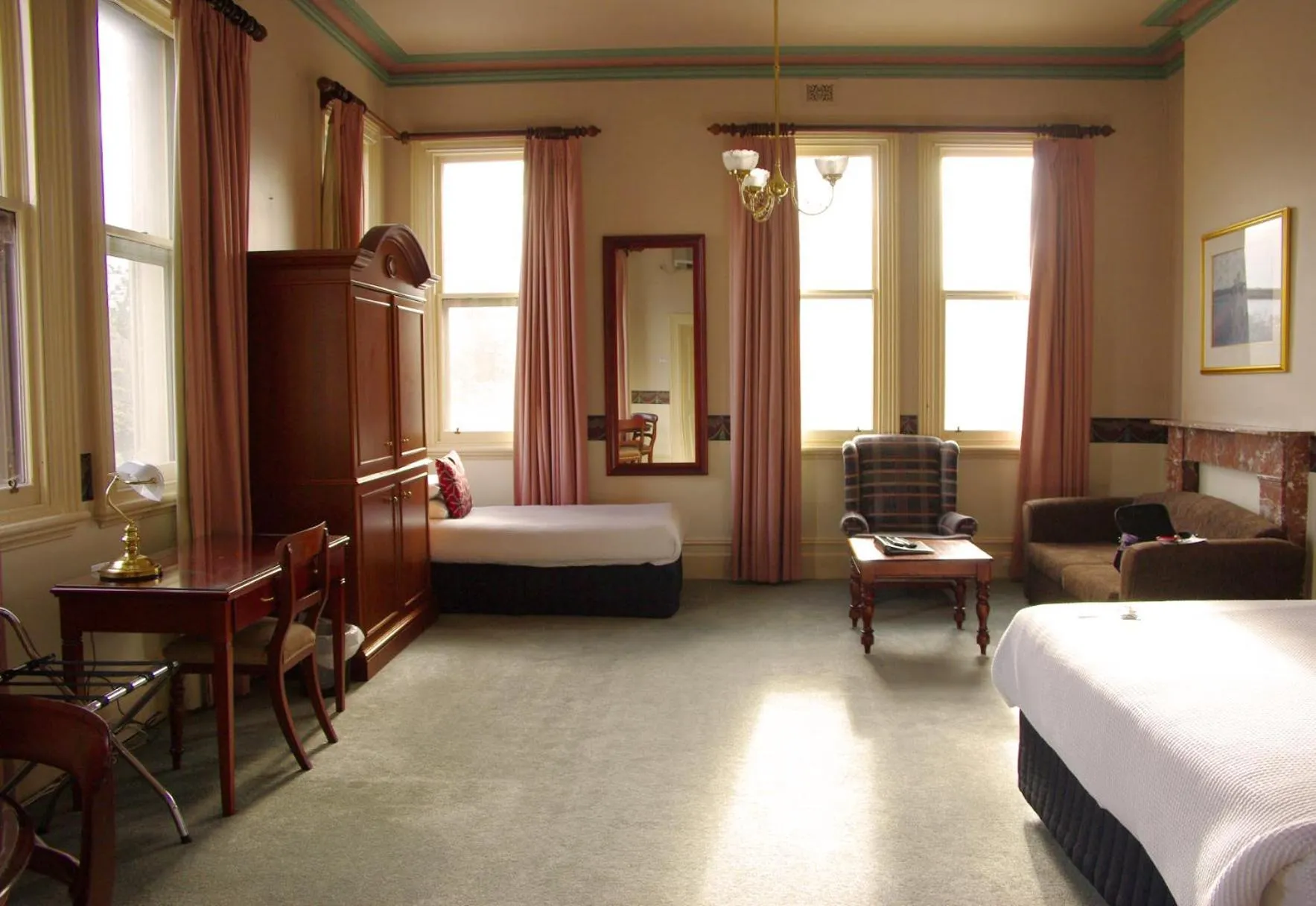 Day, Bed in The Hotel Shamrock