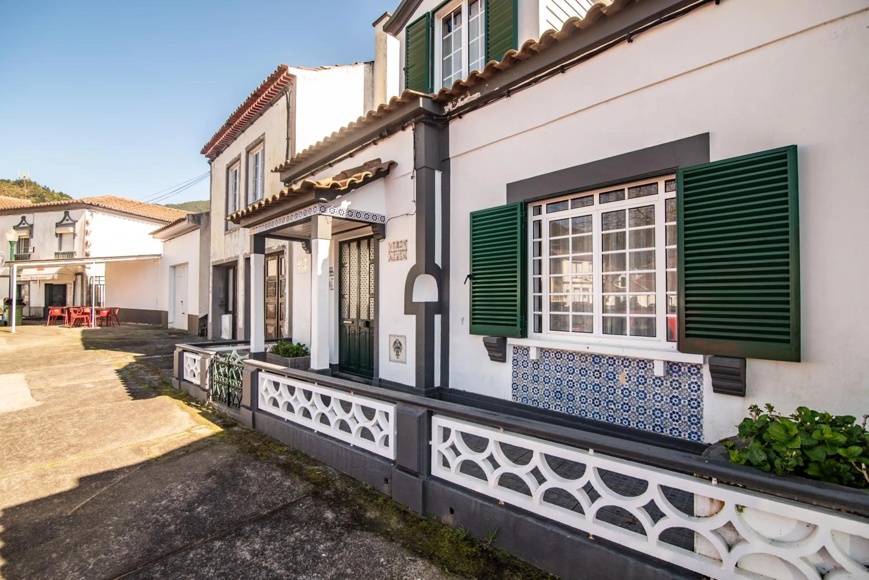 Facade/entrance in CASA INTI / INTI HOUSE FURNAS