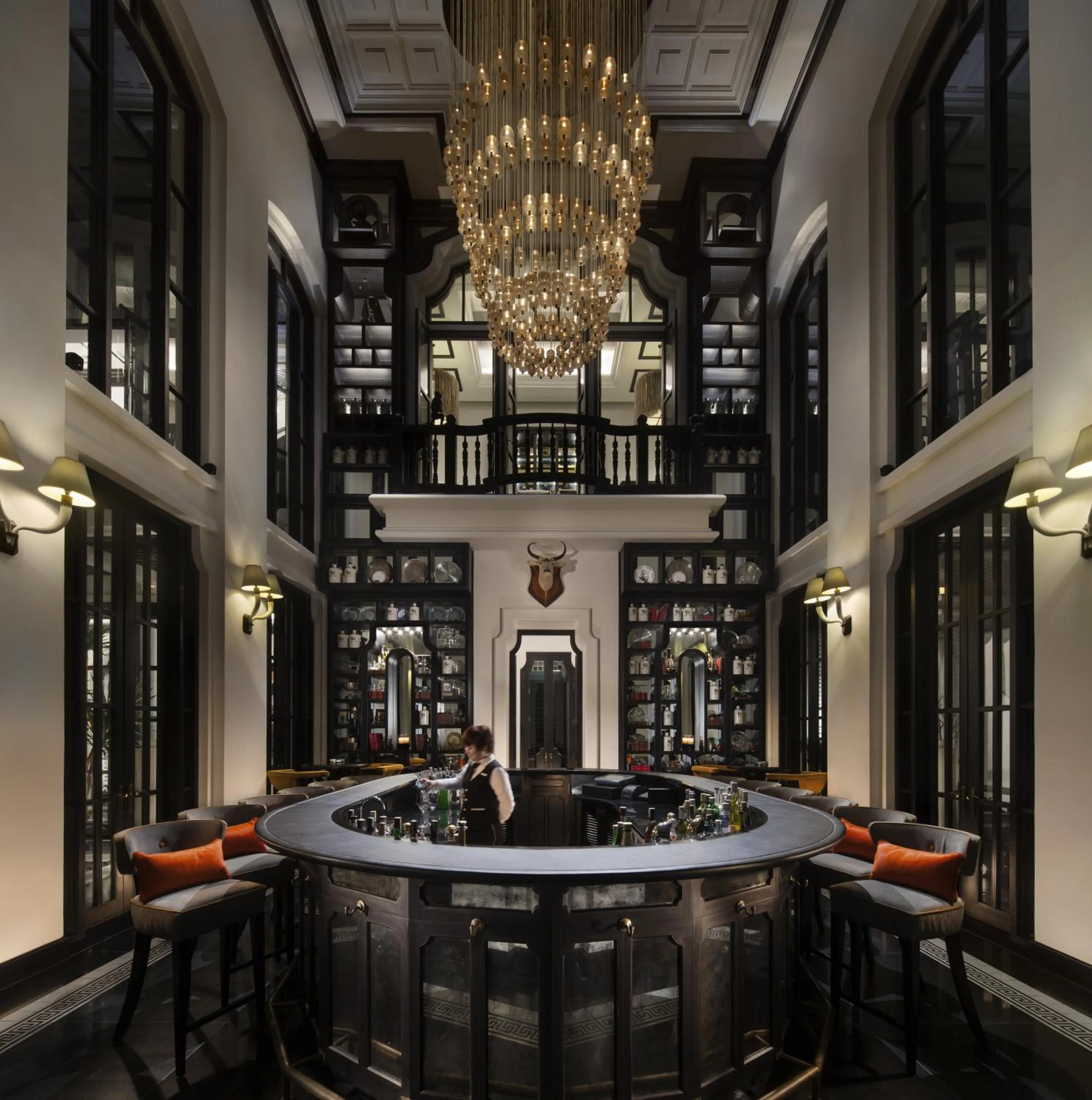 Lounge or bar in InterContinental Danang Sun Peninsula Resort by IHG