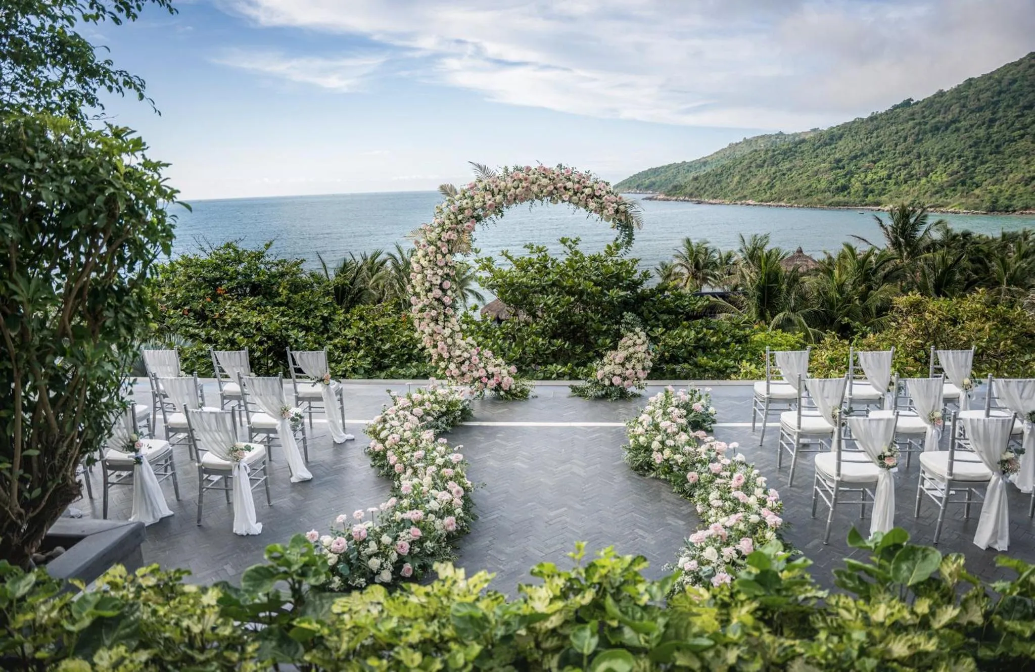 Meeting/conference room in InterContinental Danang Sun Peninsula Resort by IHG