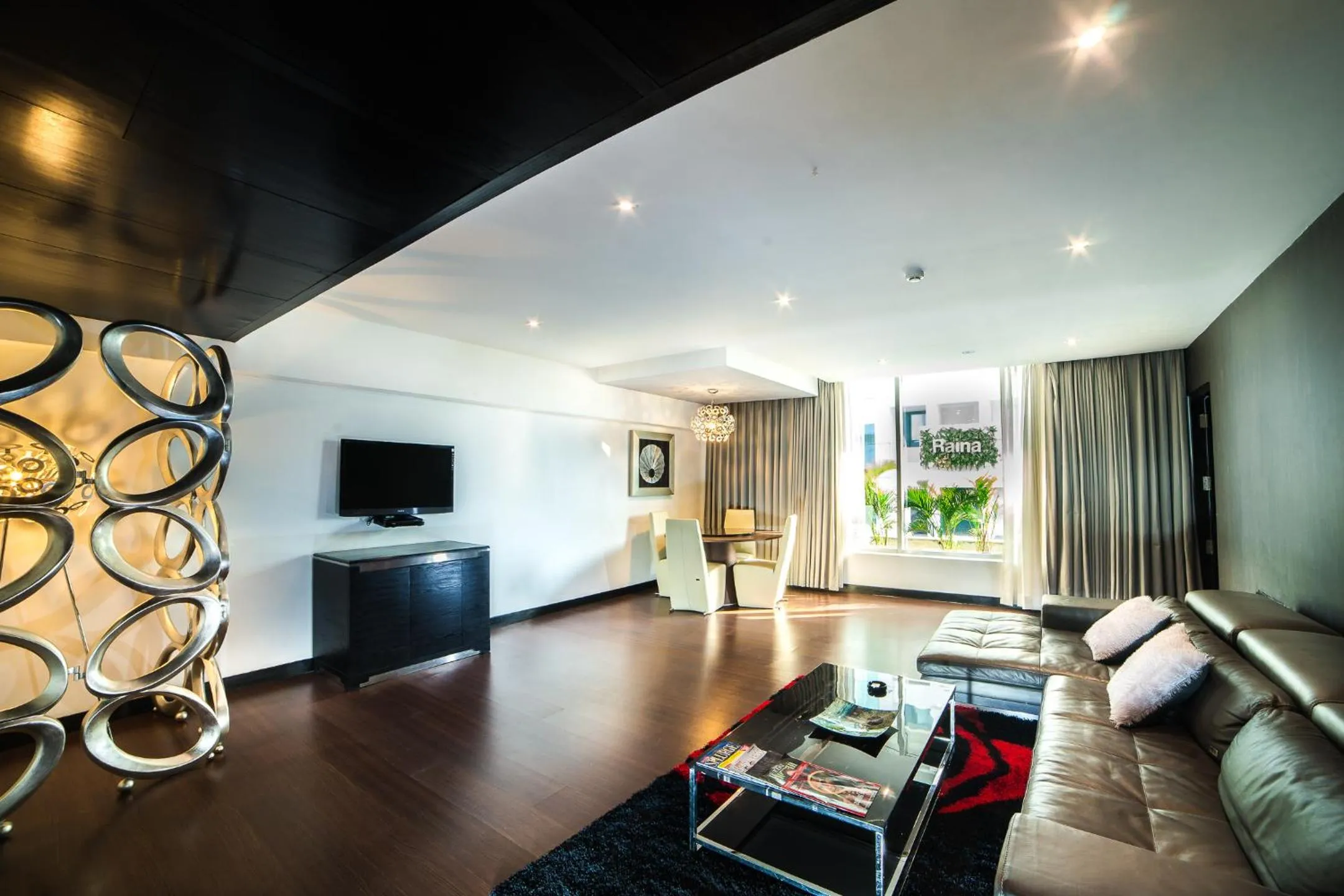 Communal lounge/ TV room, Seating Area in Clarion Hotel President Chennai