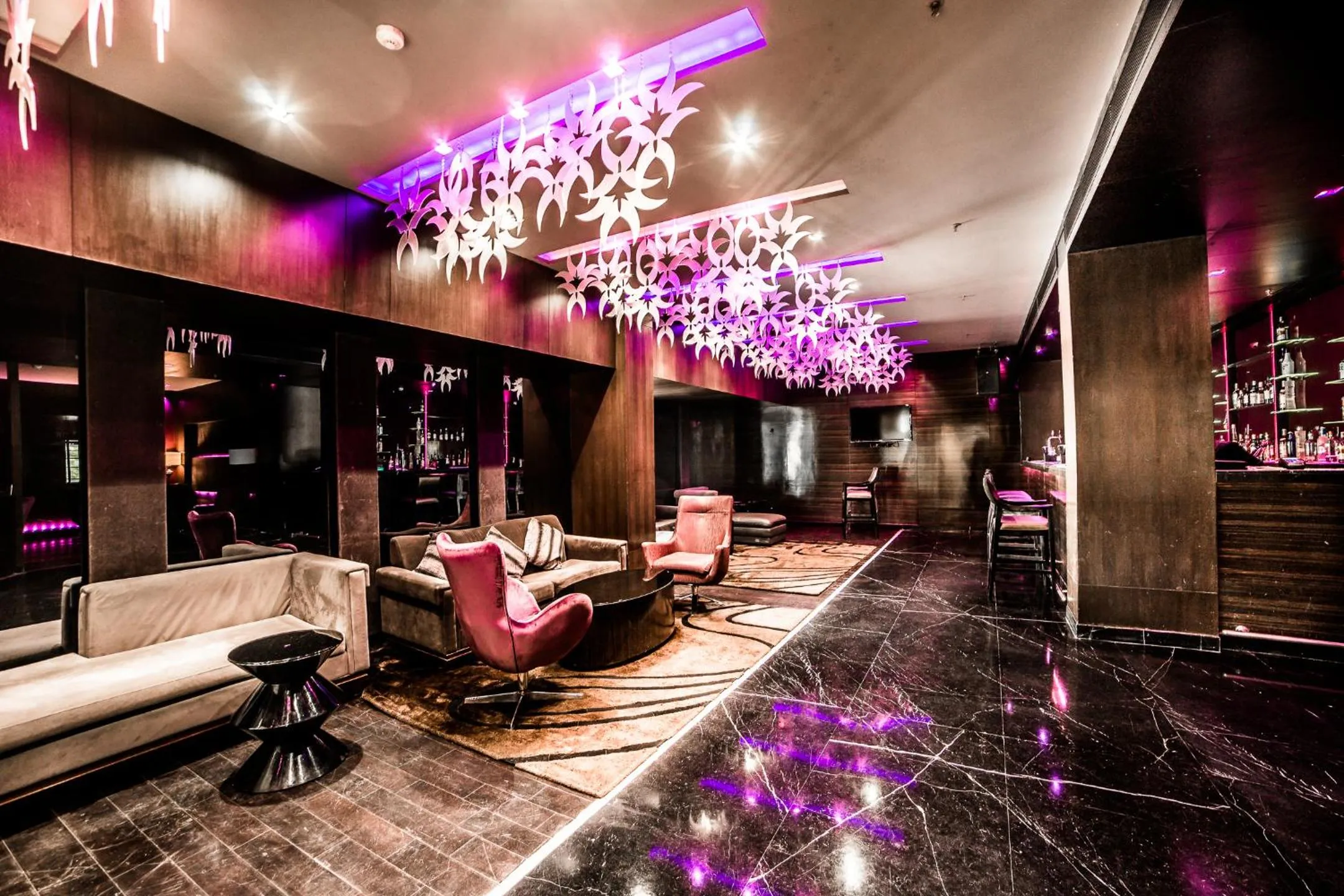 Lounge or bar in Clarion Hotel President Chennai