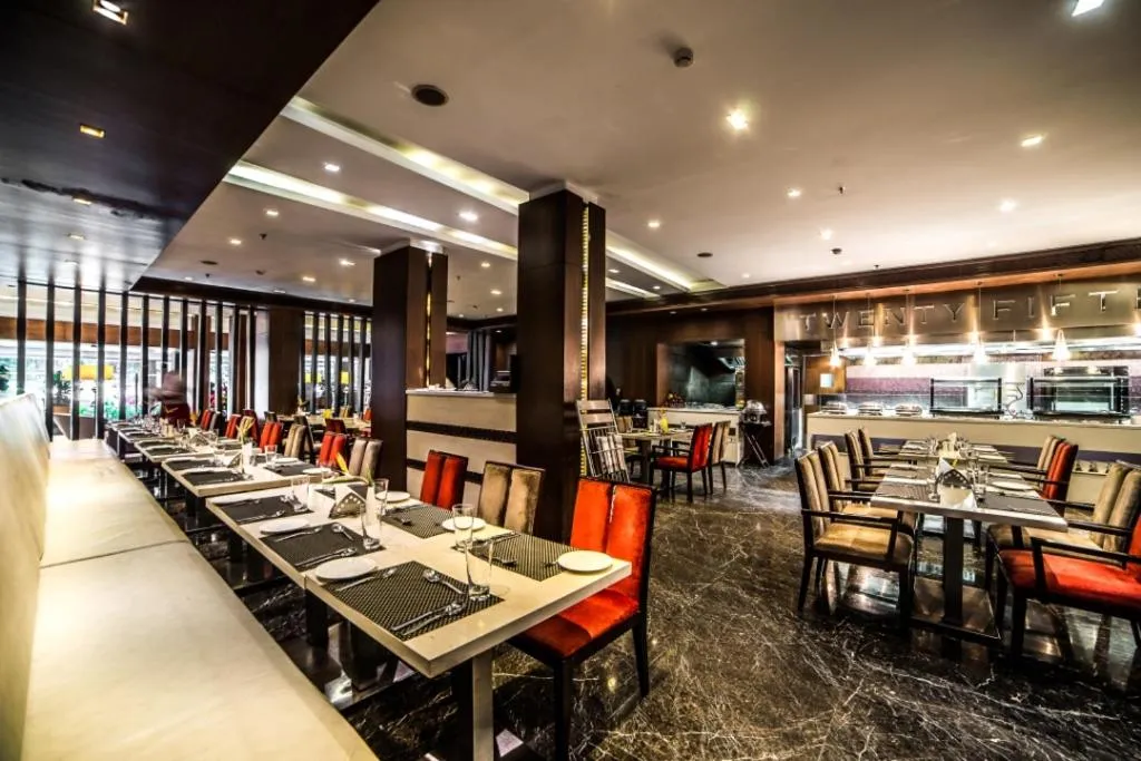 Restaurant/Places to Eat in Clarion Hotel President Chennai