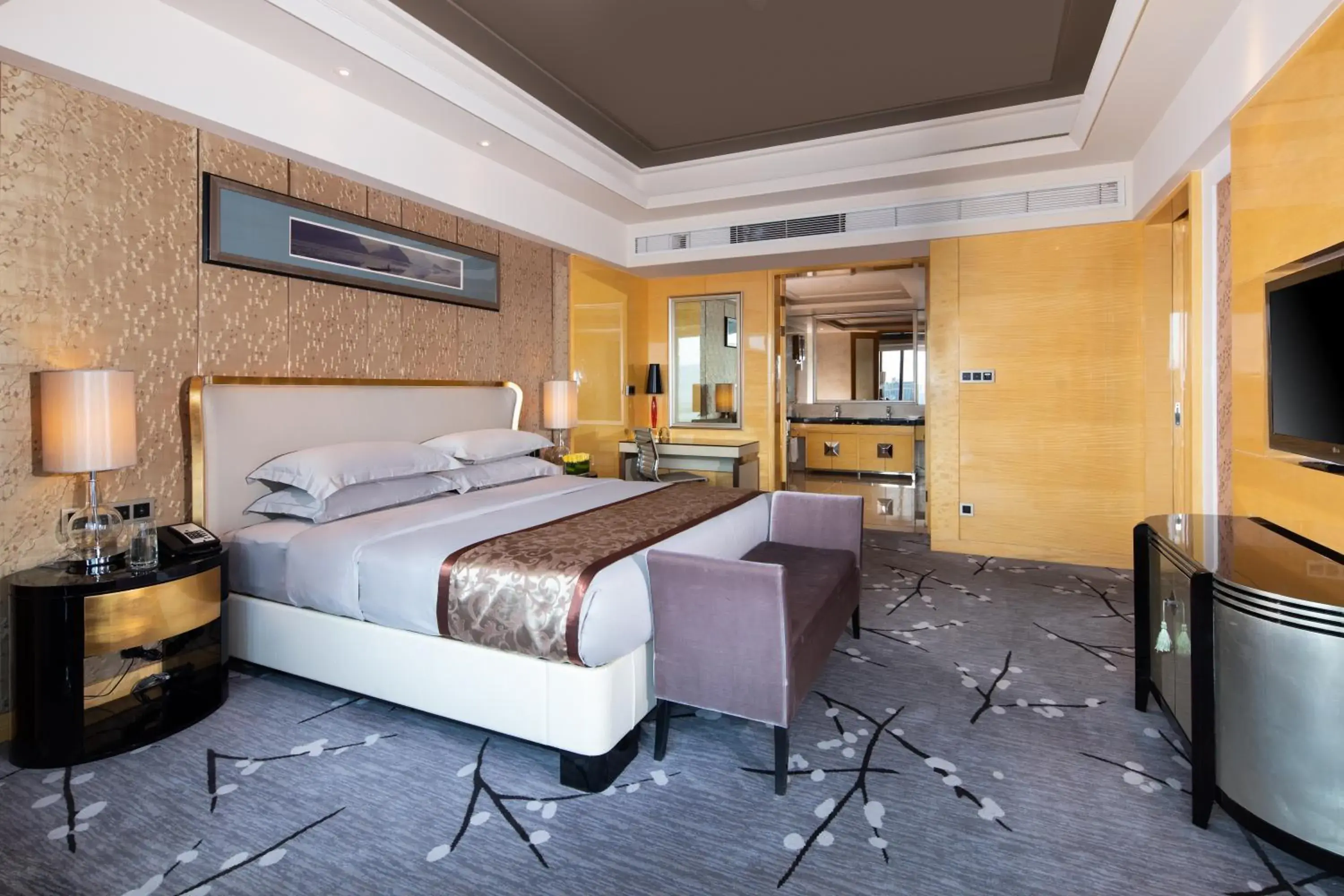 Executive Suite in Wyndham Grand Plaza Royale Colorful Yunnan Executive Suite in Wyndham Grand Plaza Royale Colorful Yunnan