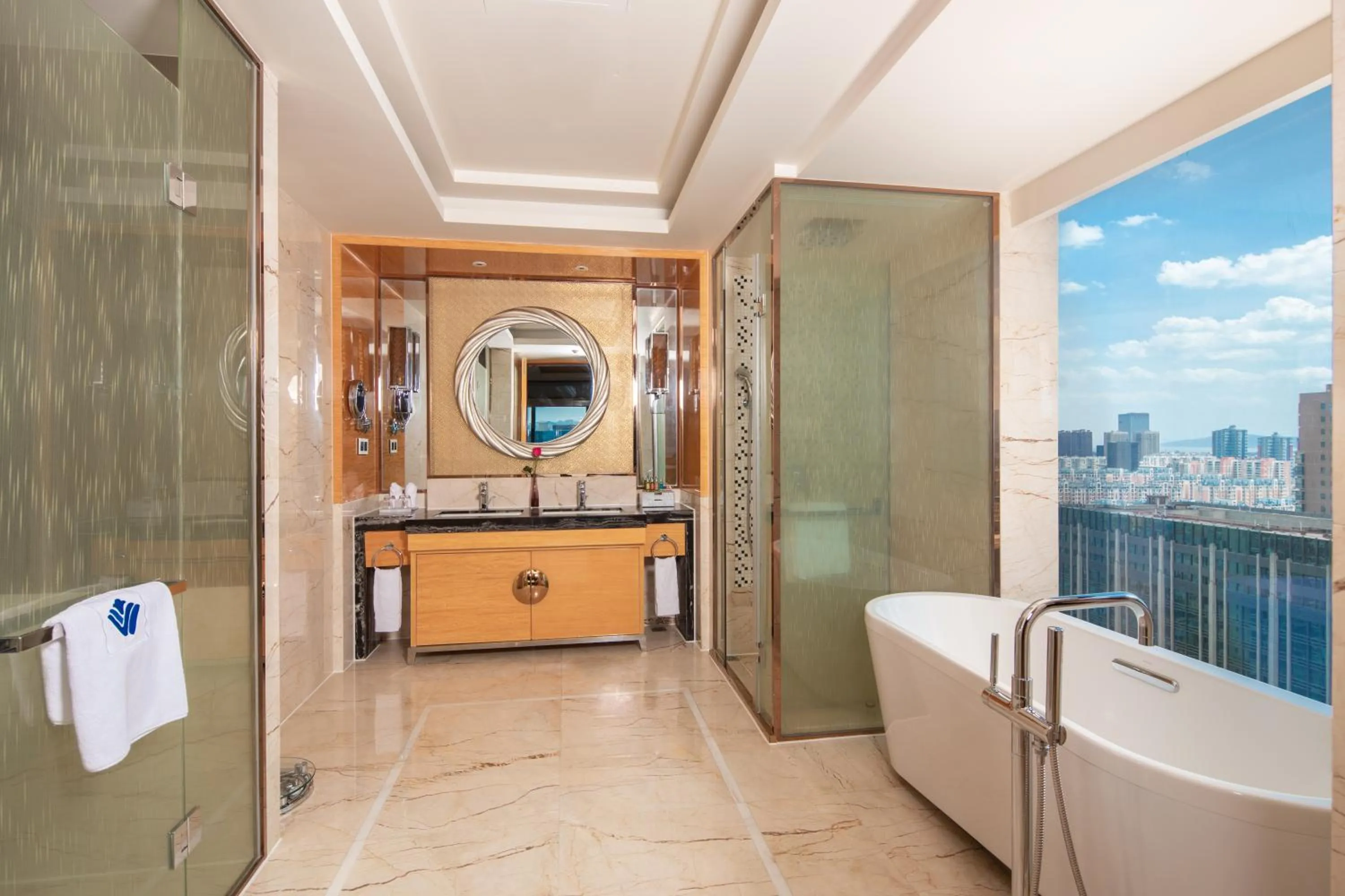 Bathroom in Wyndham Grand Plaza Royale Colorful Yunnan