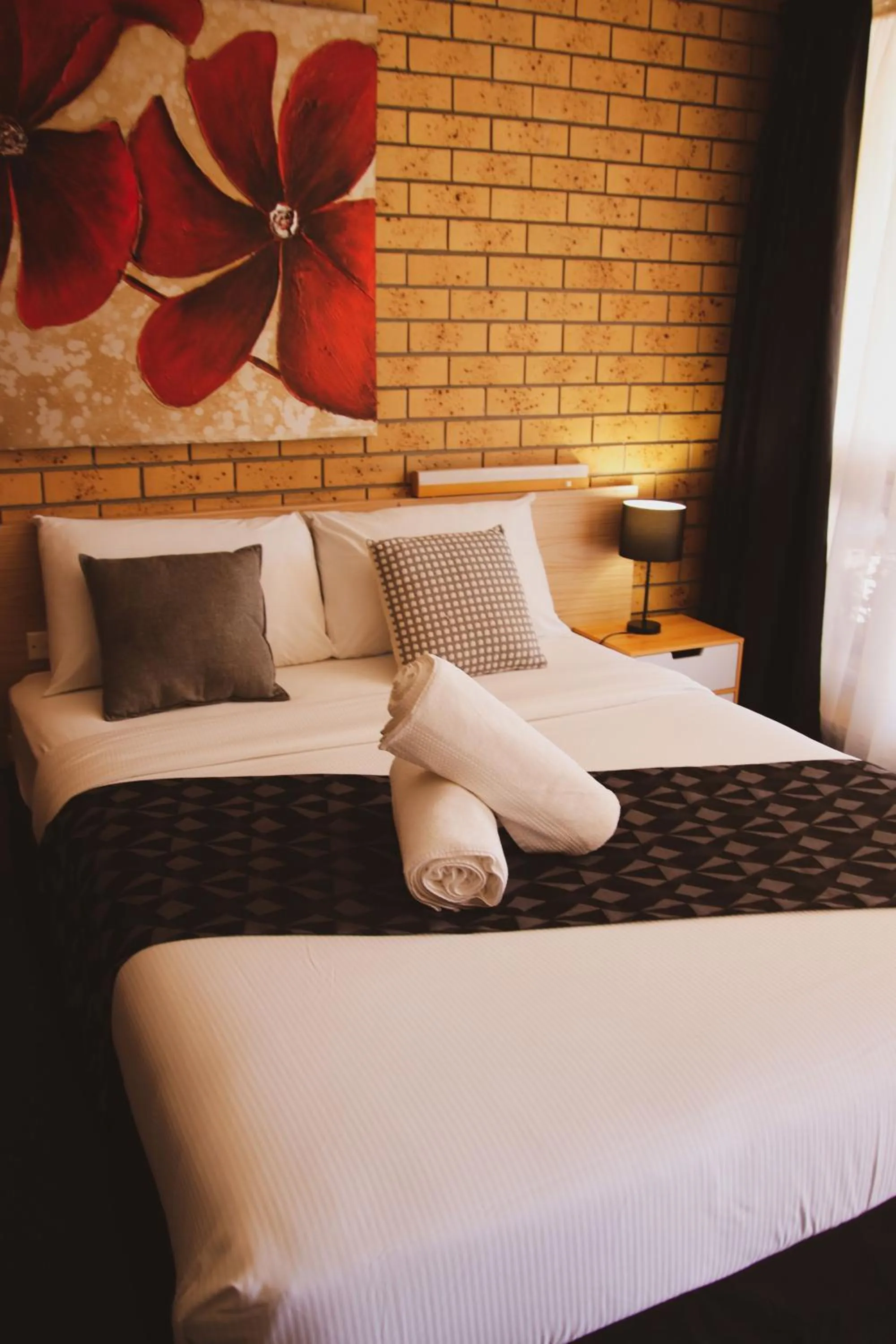 Bed in Squatters Homestead Motel