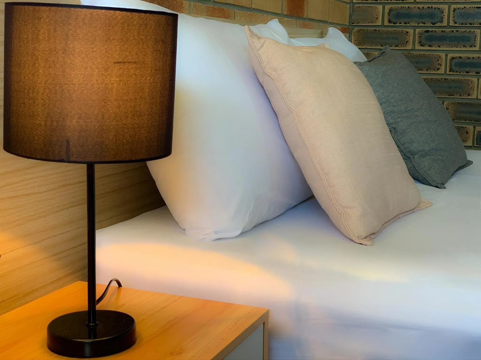 Bed in Squatters Homestead Motel