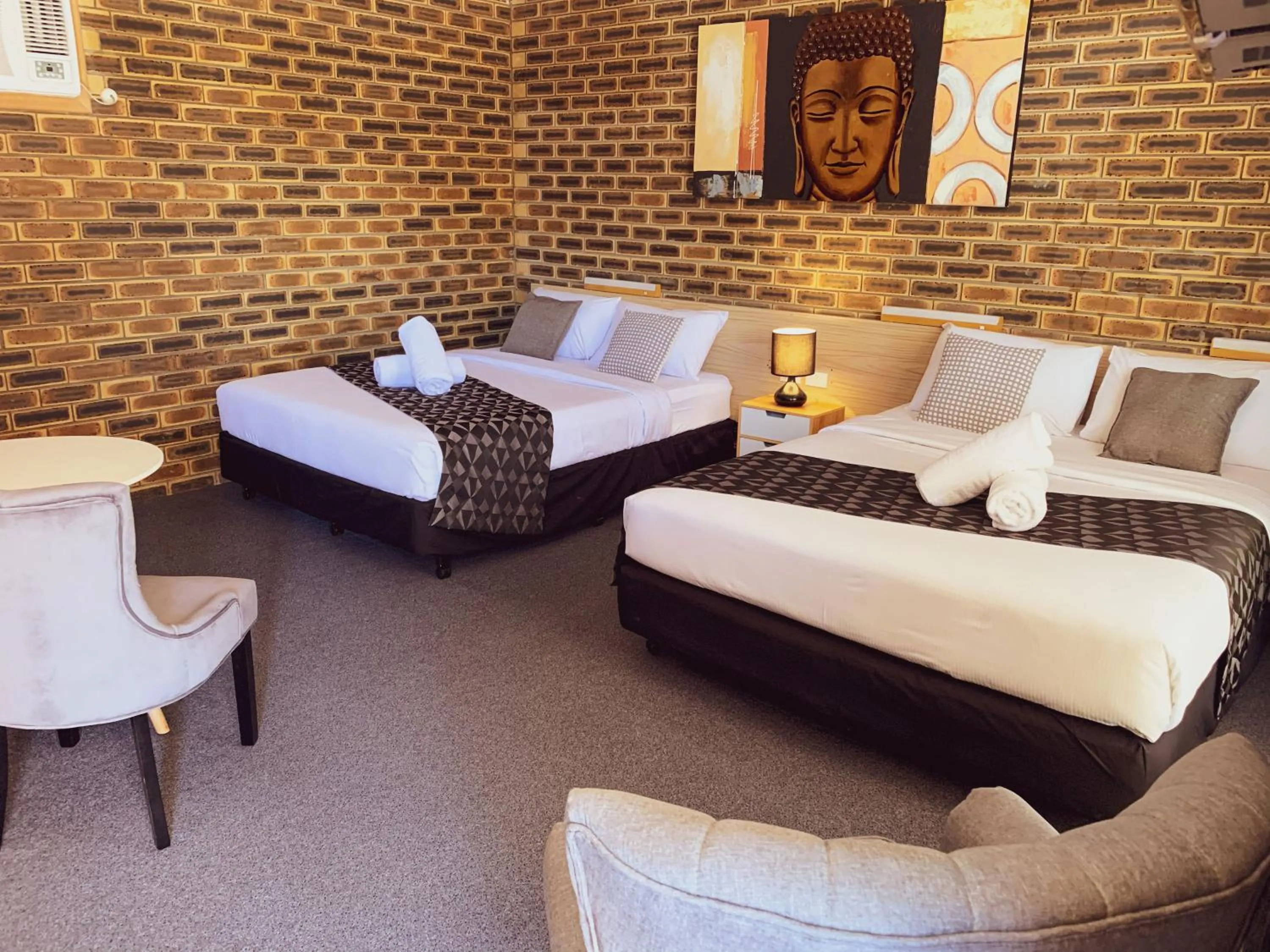 Bed in Squatters Homestead Motel