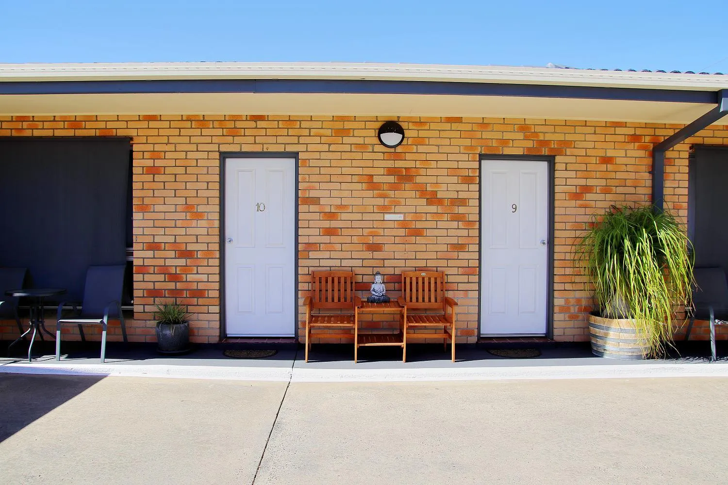 Seating area in Squatters Homestead Motel