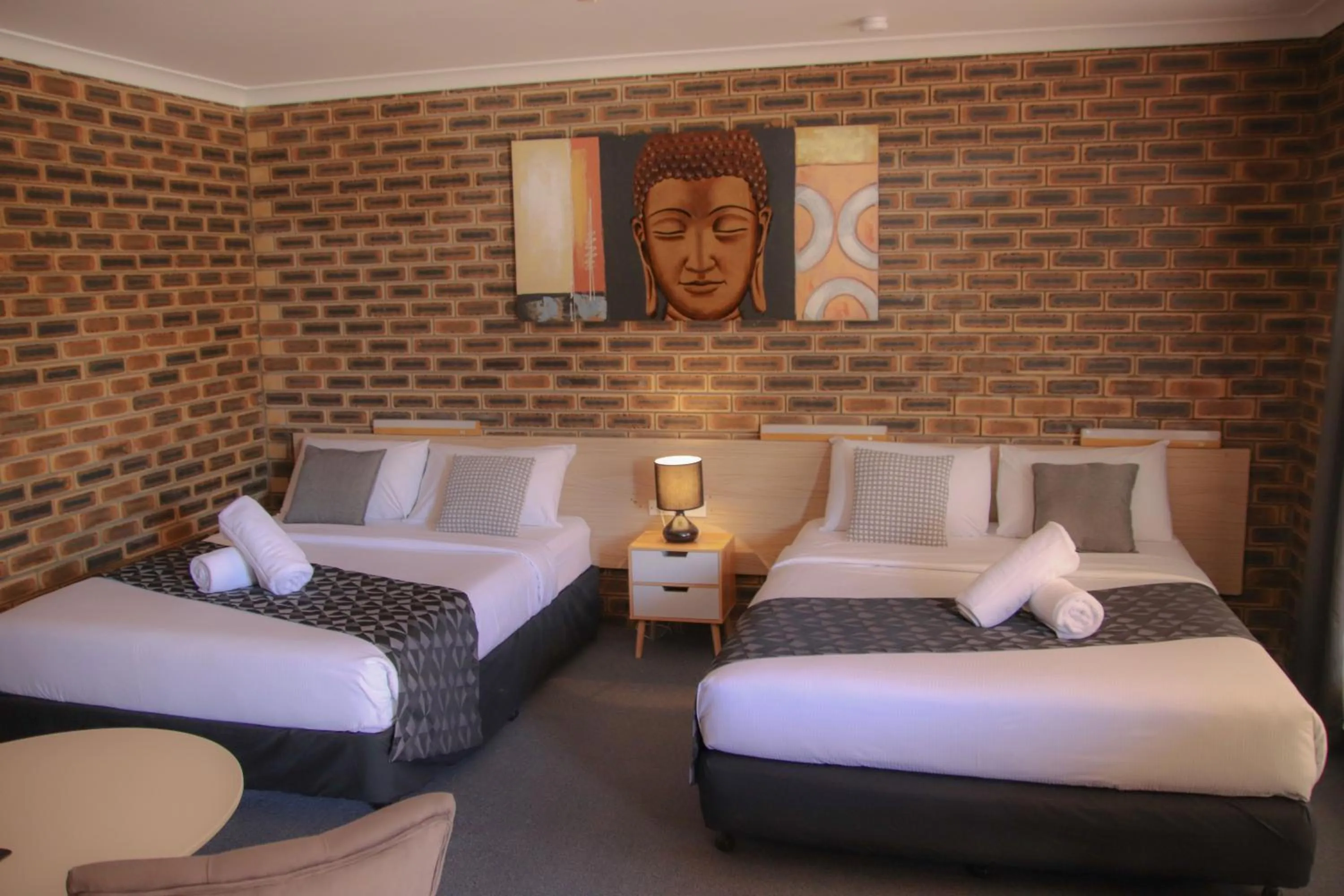 Bed in Squatters Homestead Motel