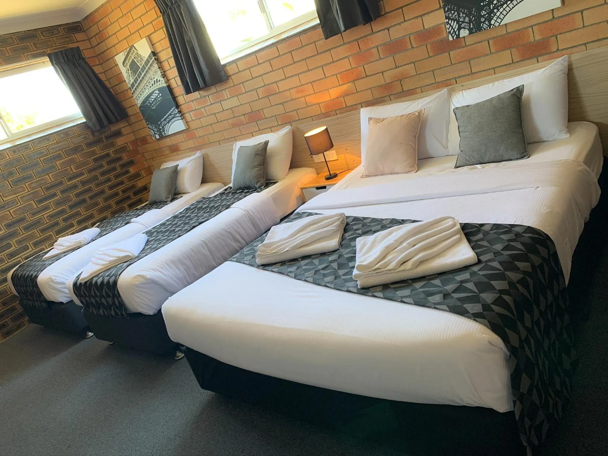 Bed in Squatters Homestead Motel