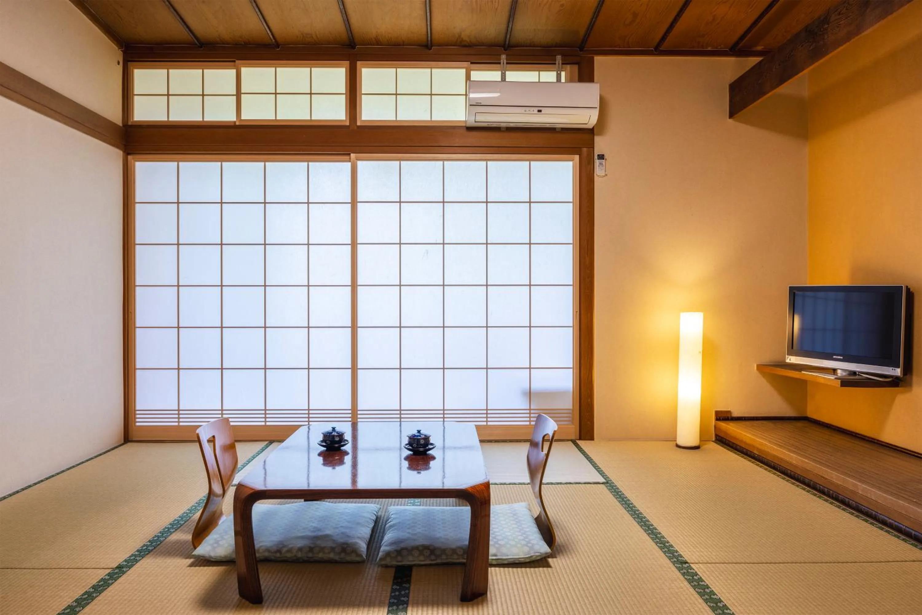 Photo of the whole room in Ryokan Marumo