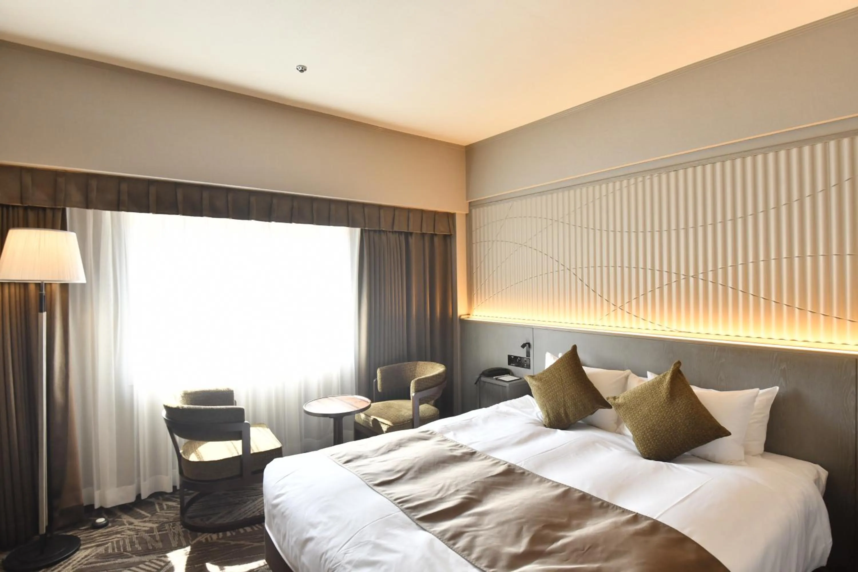 Photo of the whole room, Bed in Hotel New Otani Tottori