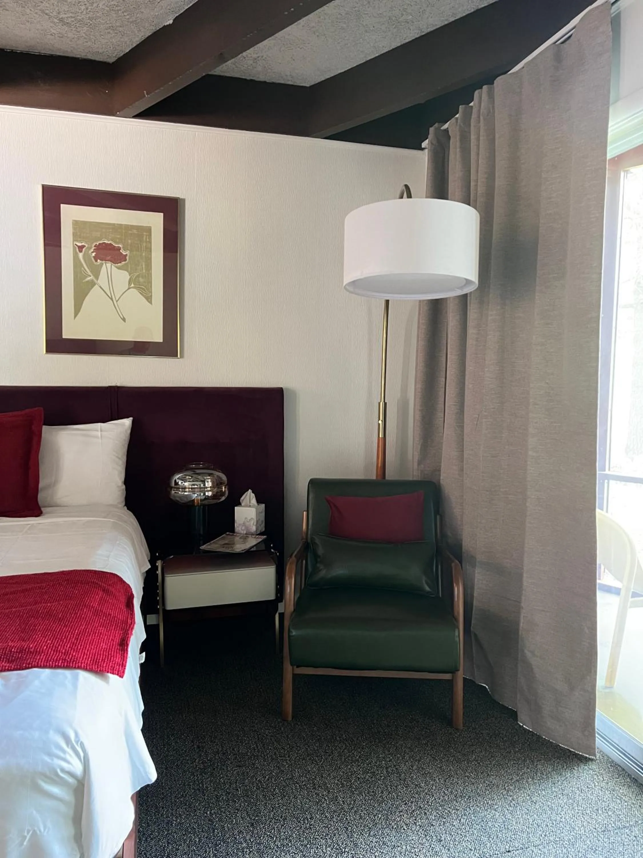 Photo of the whole room, Bed in Motel Long Lake and Cottages