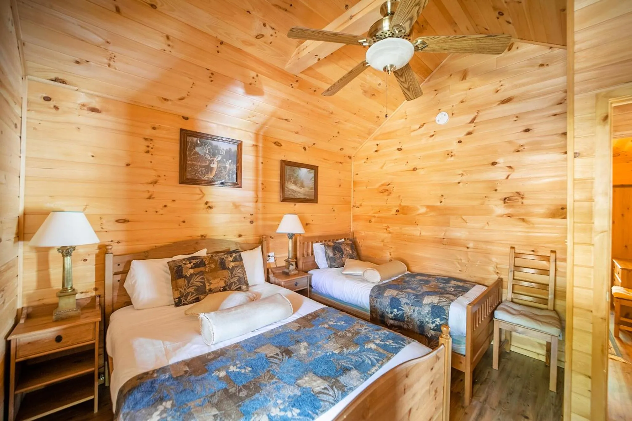 Bed in Motel Long Lake and Cottages