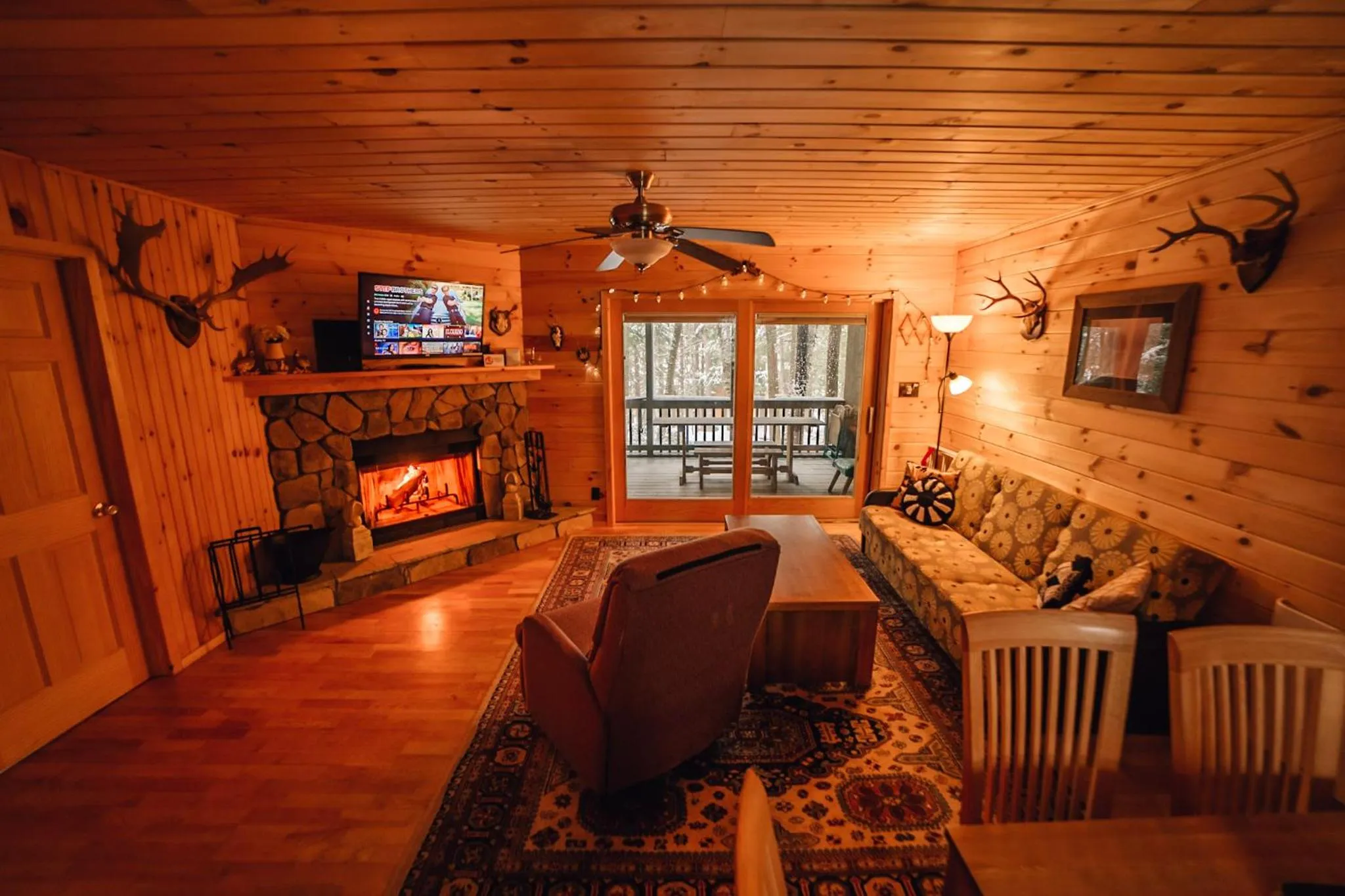 Communal lounge/ TV room in Motel Long Lake and Cottages