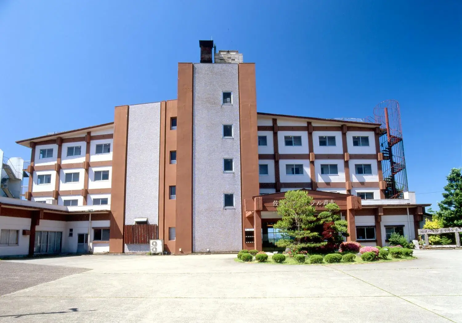 Facade/entrance in Aokiya Facade/entrance in Aokiya