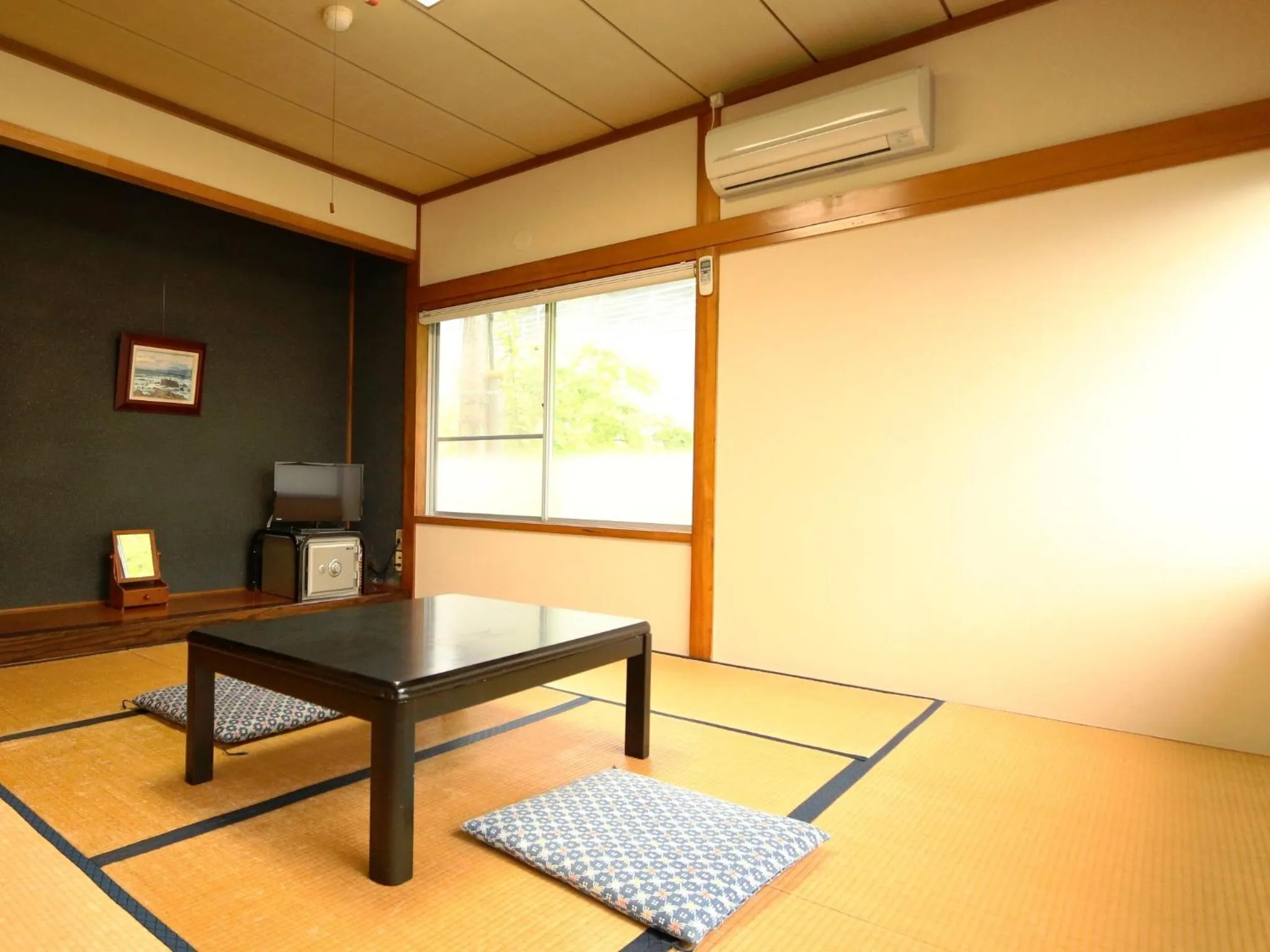 Photo of the whole room in Ryokan Kamomeso