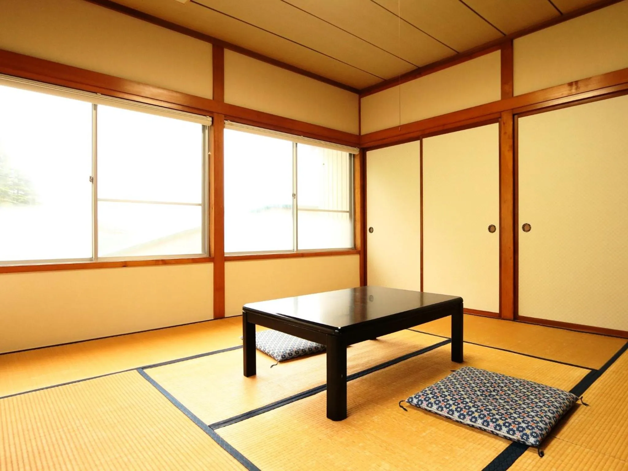 Photo of the whole room in Ryokan Kamomeso